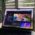 Adobe Creative Cloud trên MacBook hiển thị ứng dụng Photoshop