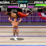 Ảnh chụp màn hình gameplay của WWF WrestleMania: The Arcade Game với các đô vật sử dụng chiêu thức cường điệu và hiệu ứng hình ảnh độc đáo.