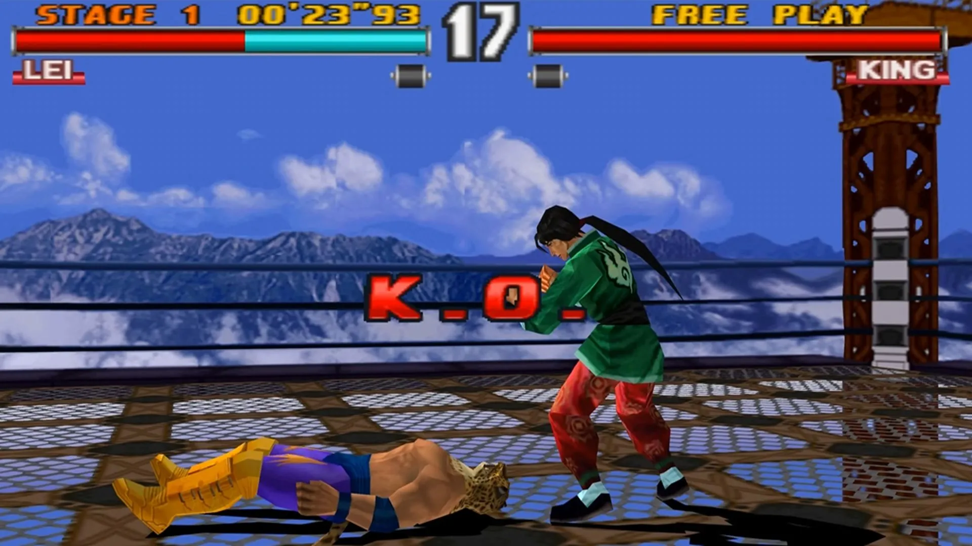 Ảnh chụp màn hình trận đấu cuối cùng giữa King và Lei trong game đối kháng kinh điển Tekken 2 trên PlayStation.