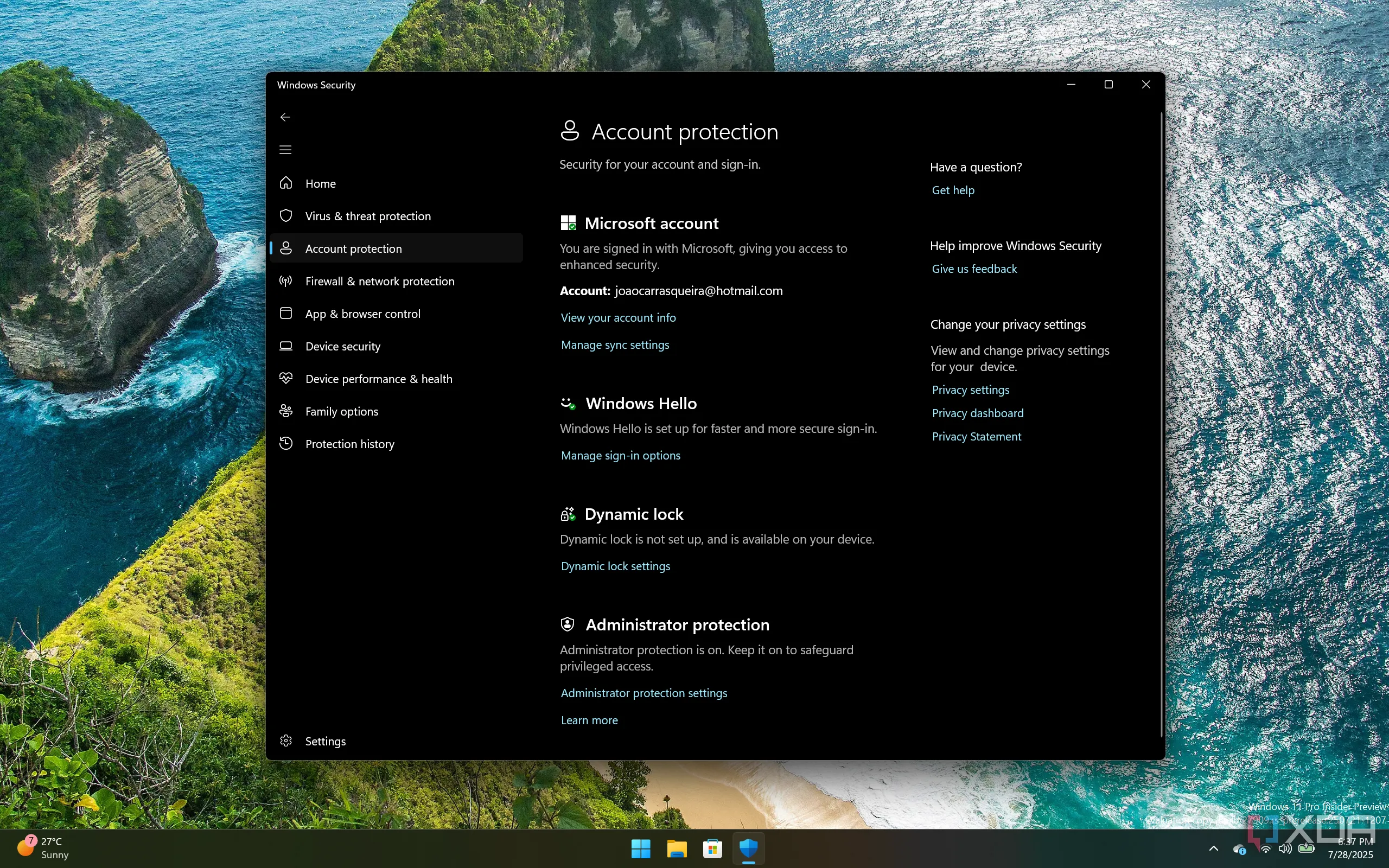 Ảnh chụp màn hình ứng dụng Windows Security hiển thị mục &quot;Bảo vệ tài khoản&quot; và tùy chọn &quot;Bảo vệ quản trị viên&quot; trên Windows 11