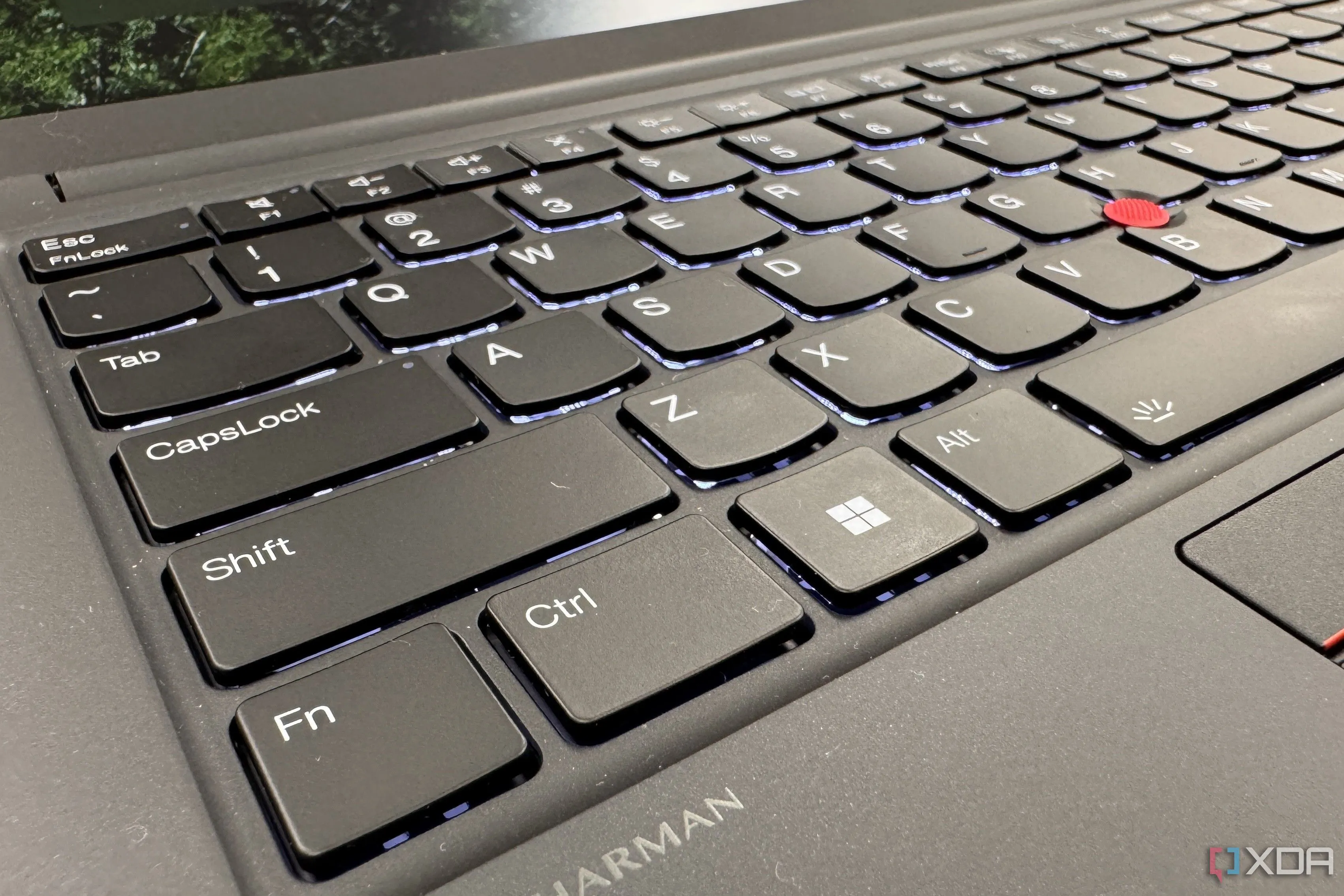 Bàn phím laptop Lenovo ThinkPad E14 Gen 6 với các phím tắt Windows và phím Copilot