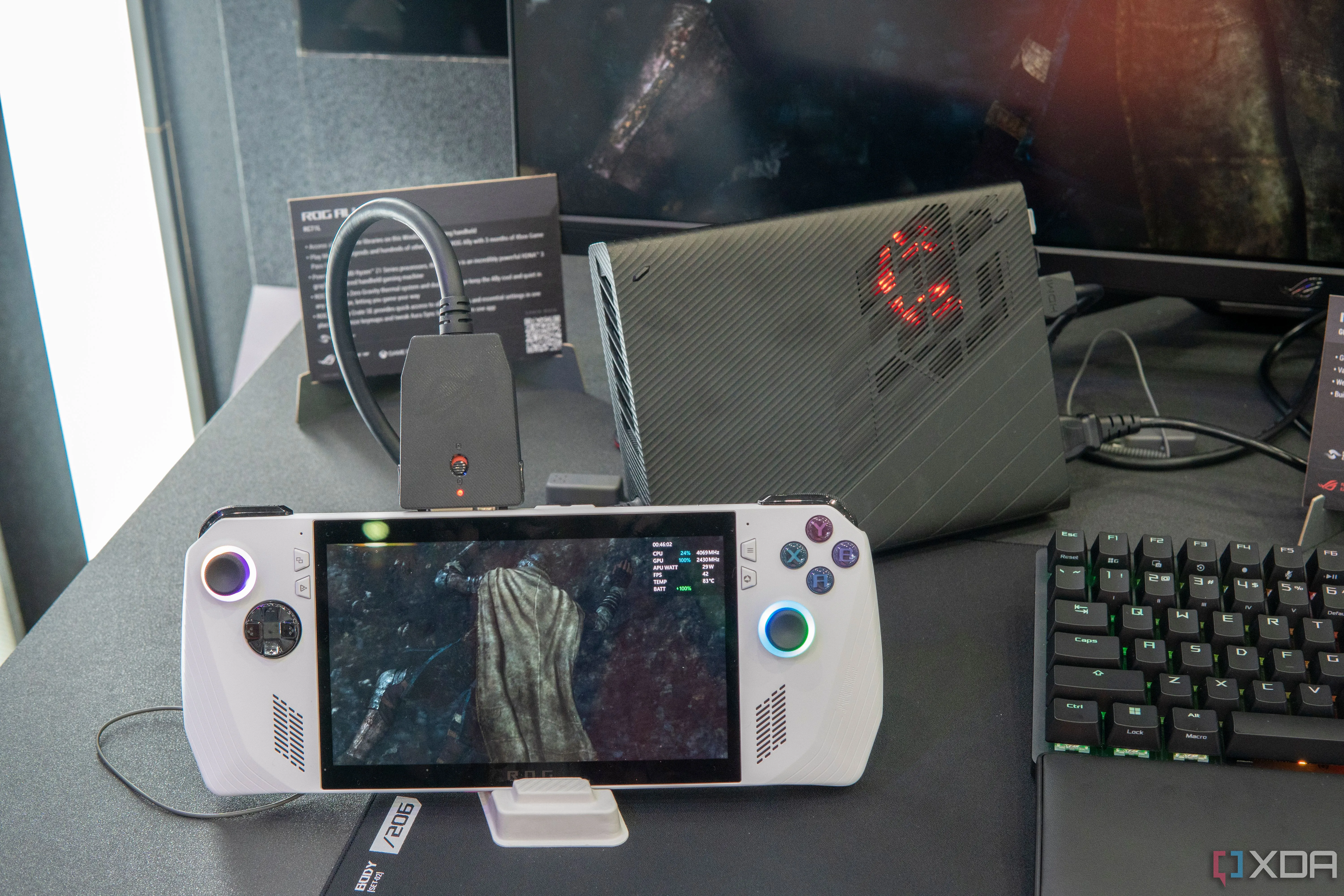 Bộ đôi Asus ROG Ally và ROG XG Mobile, một ví dụ về eGPU tích hợp