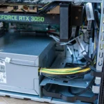 Bộ nguồn máy tính (PSU) và các linh kiện bên trong thùng máy Lenovo LOQ Tower 17