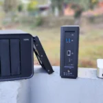 Các thiết bị NAS phổ biến như TerraMaster F4-424 Max, F8 SSD Plus và Aiffro K100 đặt cạnh nhau
