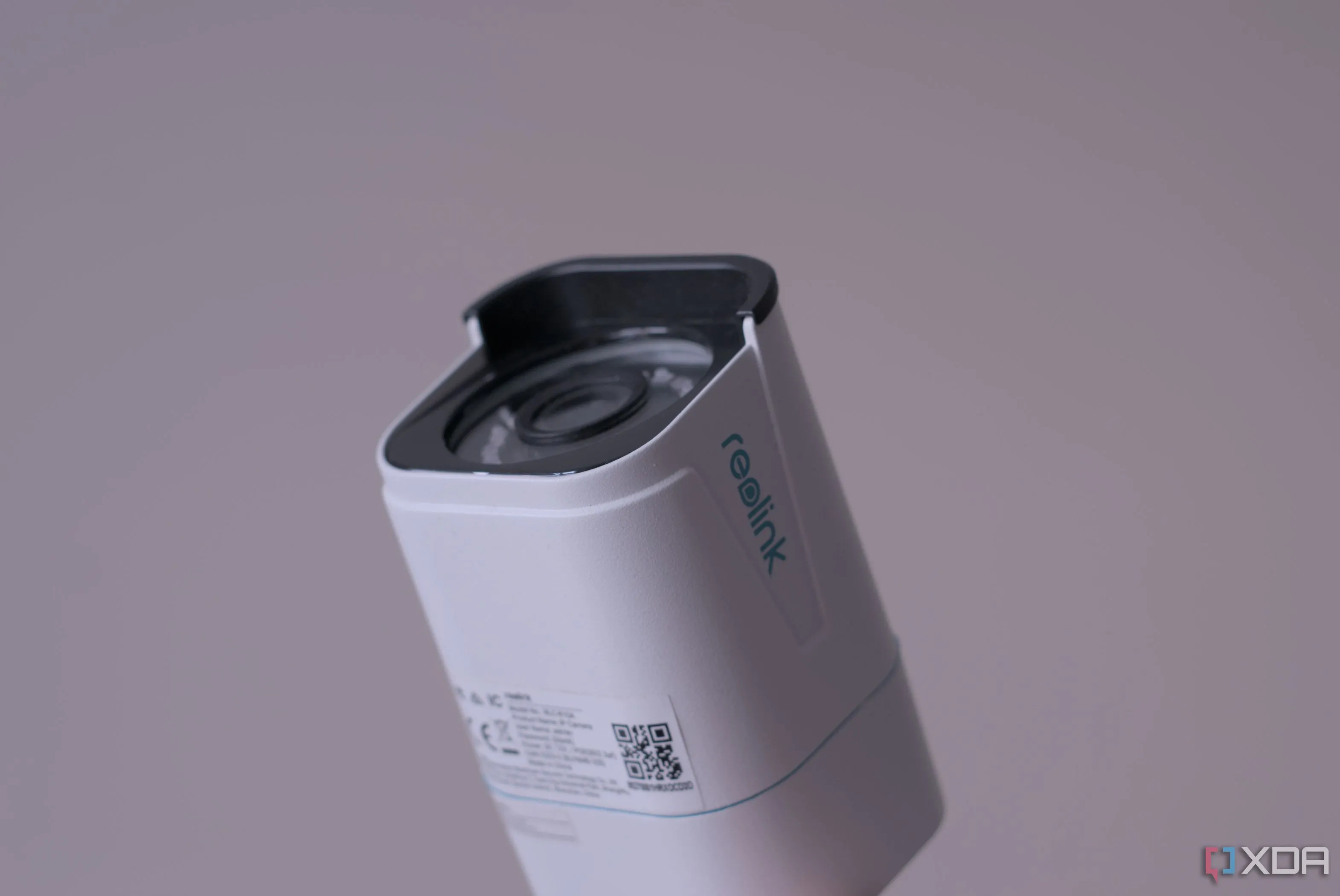 Camera IP Reolink, tượng trưng cho hệ thống camera an ninh tích hợp nhận diện đối tượng nhờ GPU trong nhà thông minh.