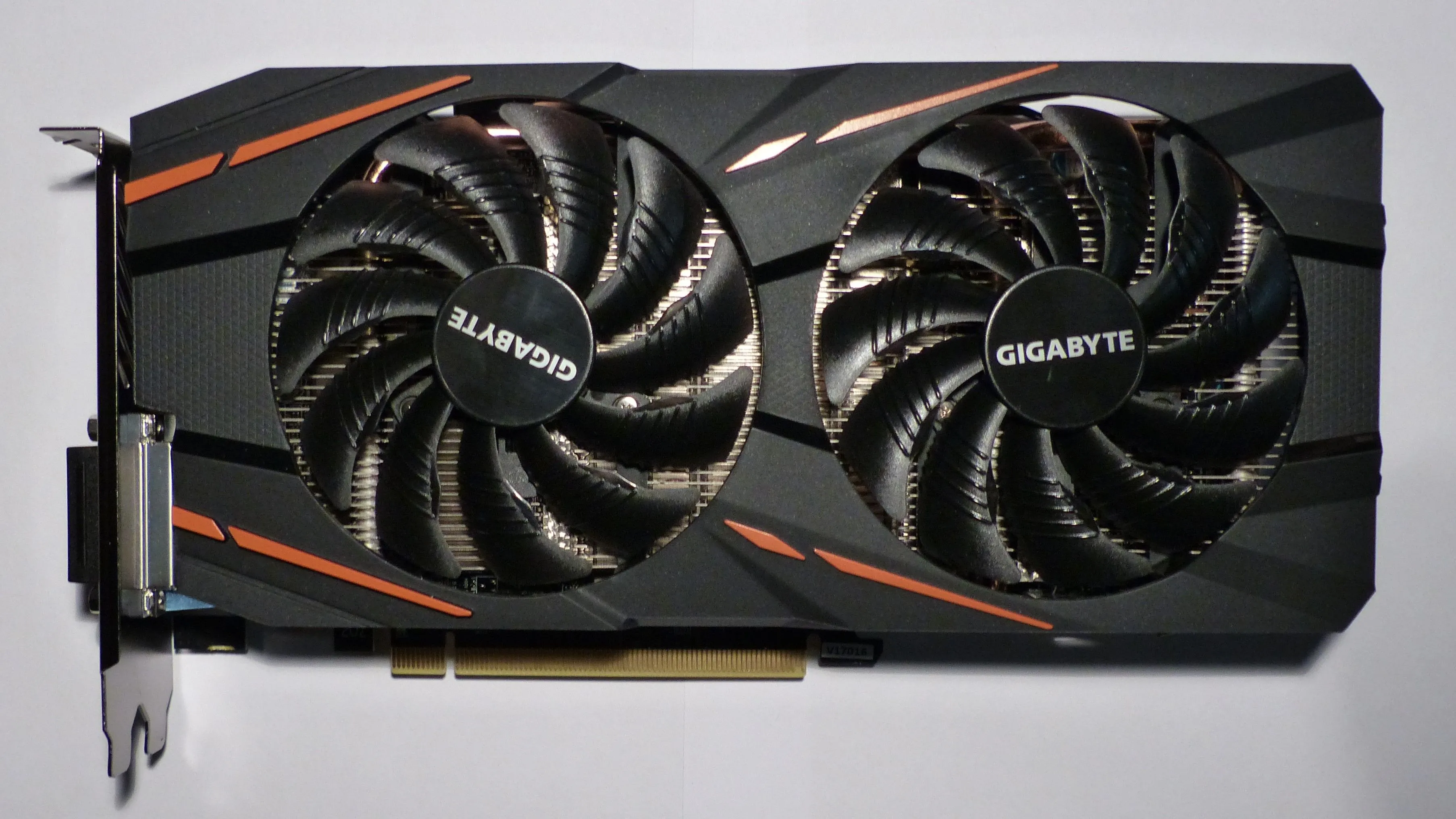 Card đồ họa Gigabyte Radeon RX 580 màu đen, thuộc dòng GPU AMD RX 500