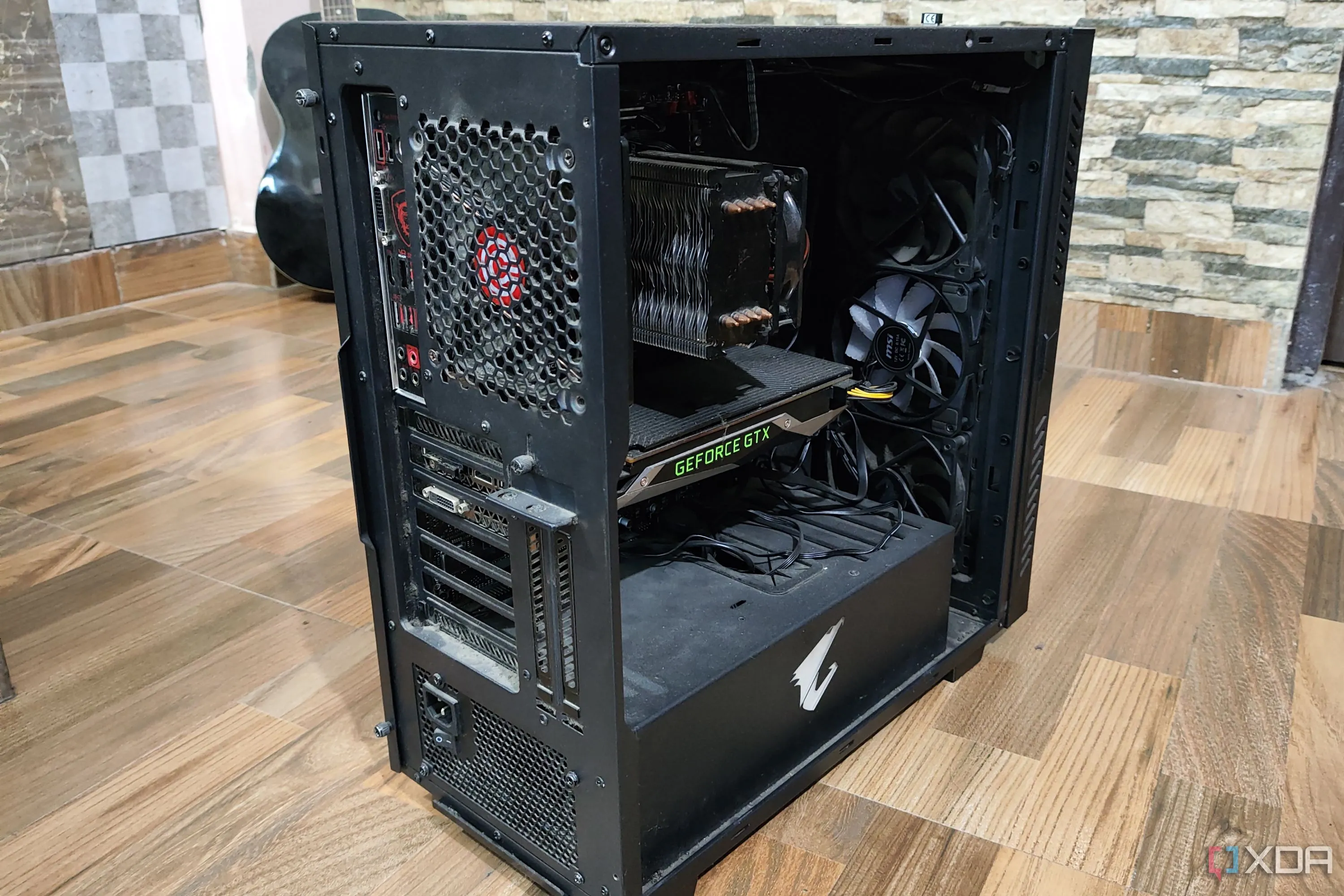 Cấu hình PC cũ để cài đặt GhostBSD với chip Ryzen 5 1600 và card đồ họa GTX 1080