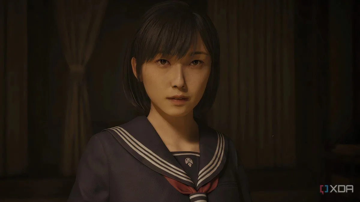 Chân dung nữ chính Hinako Shimizu trong Silent Hill F với đồng phục học sinh