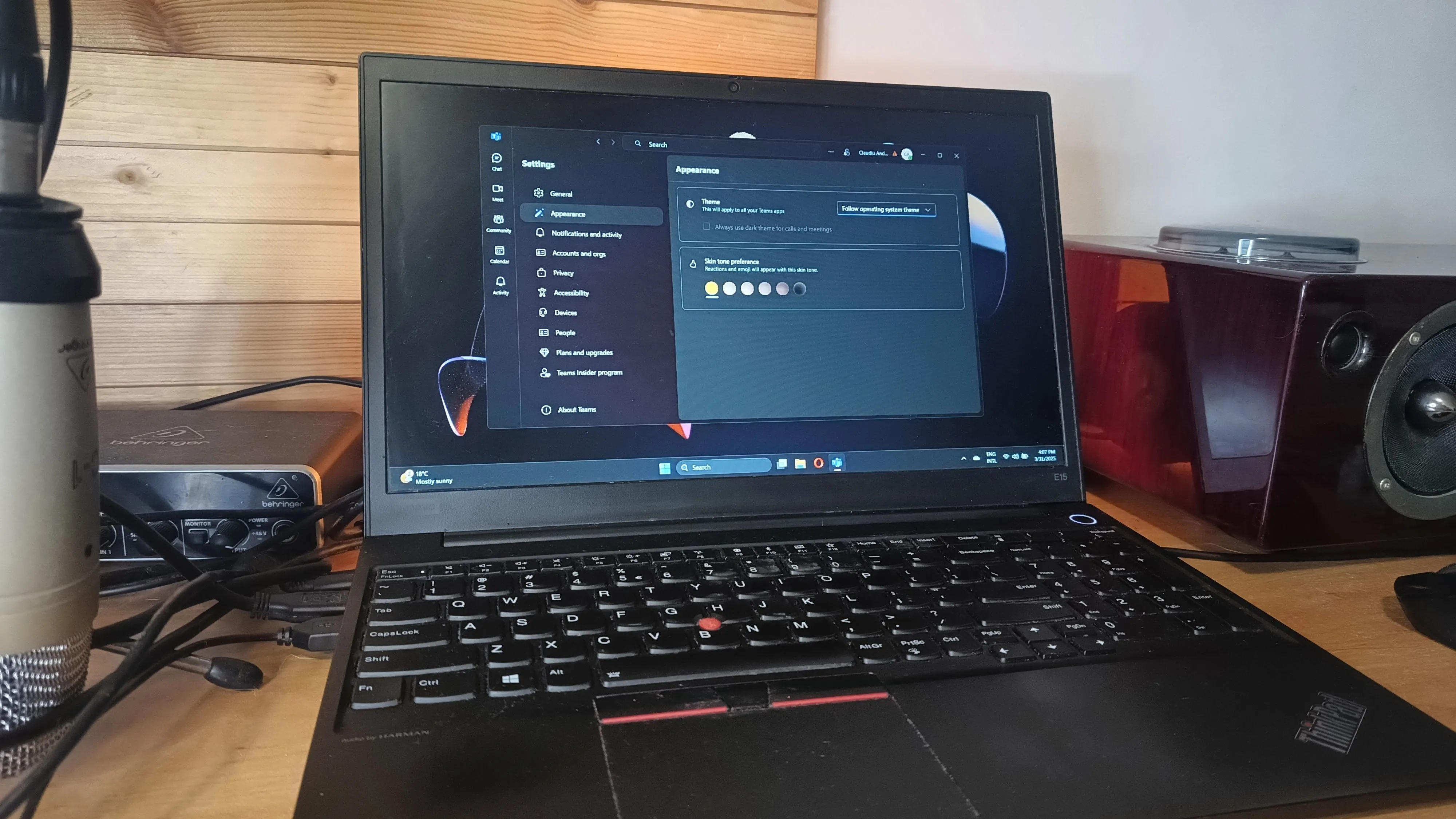Giao diện cài đặt Microsoft Teams trên laptop Windows 11, minh họa cho việc chuyển đổi sang ứng dụng Teams mới