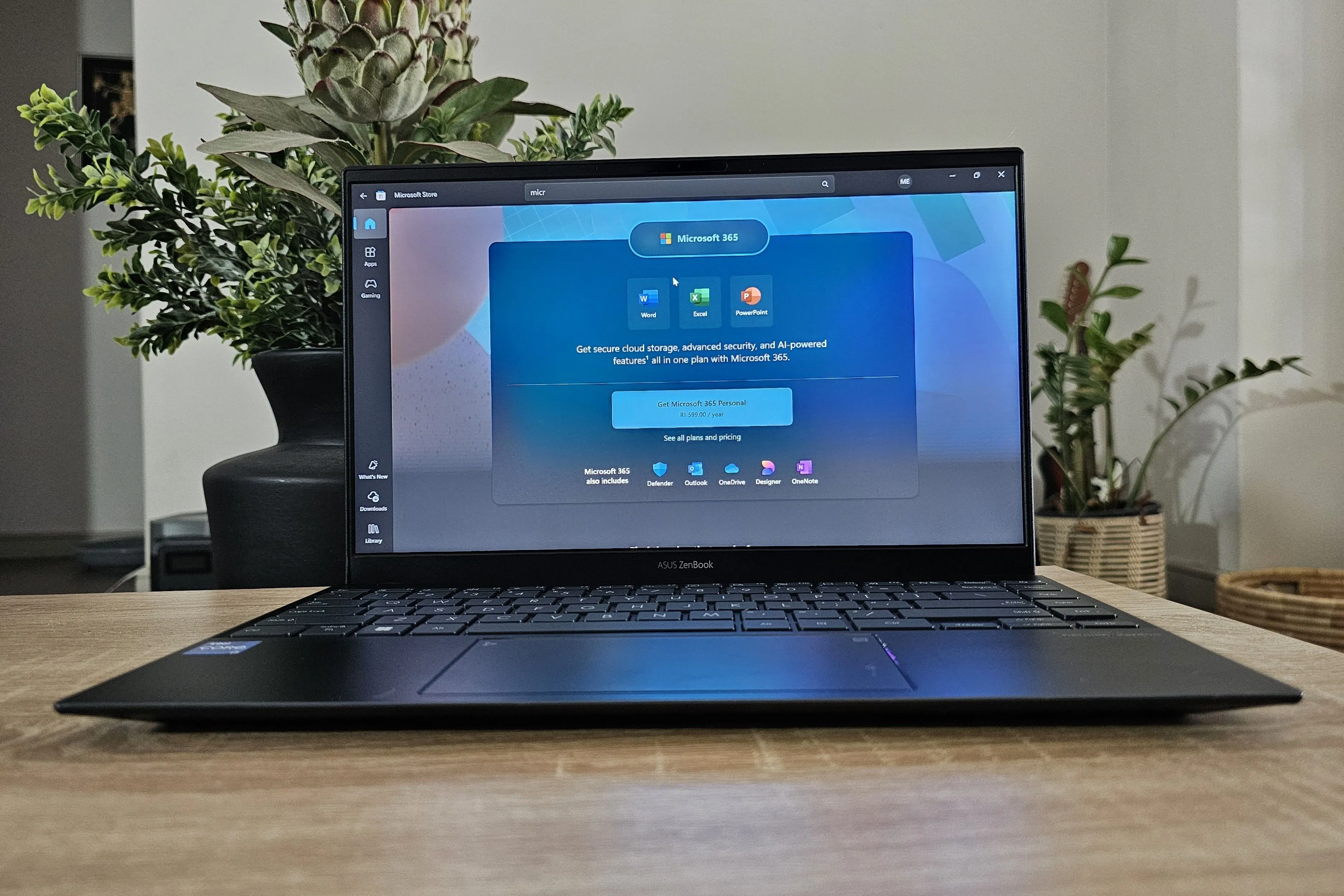 Giao diện Microsoft 365 trên máy tính xách tay, minh họa lỗi không truy cập được dịch vụ
