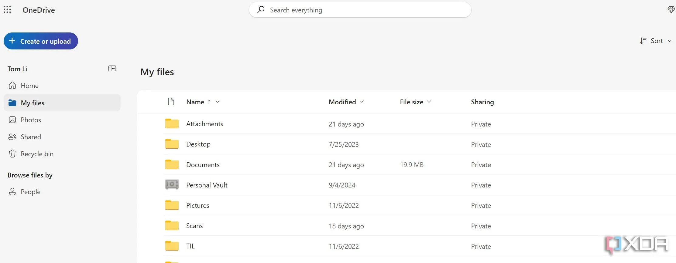 Giao diện Microsoft OneDrive hiển thị các thư mục chứa tệp Excel đã chia sẻ với cài đặt bảo mật