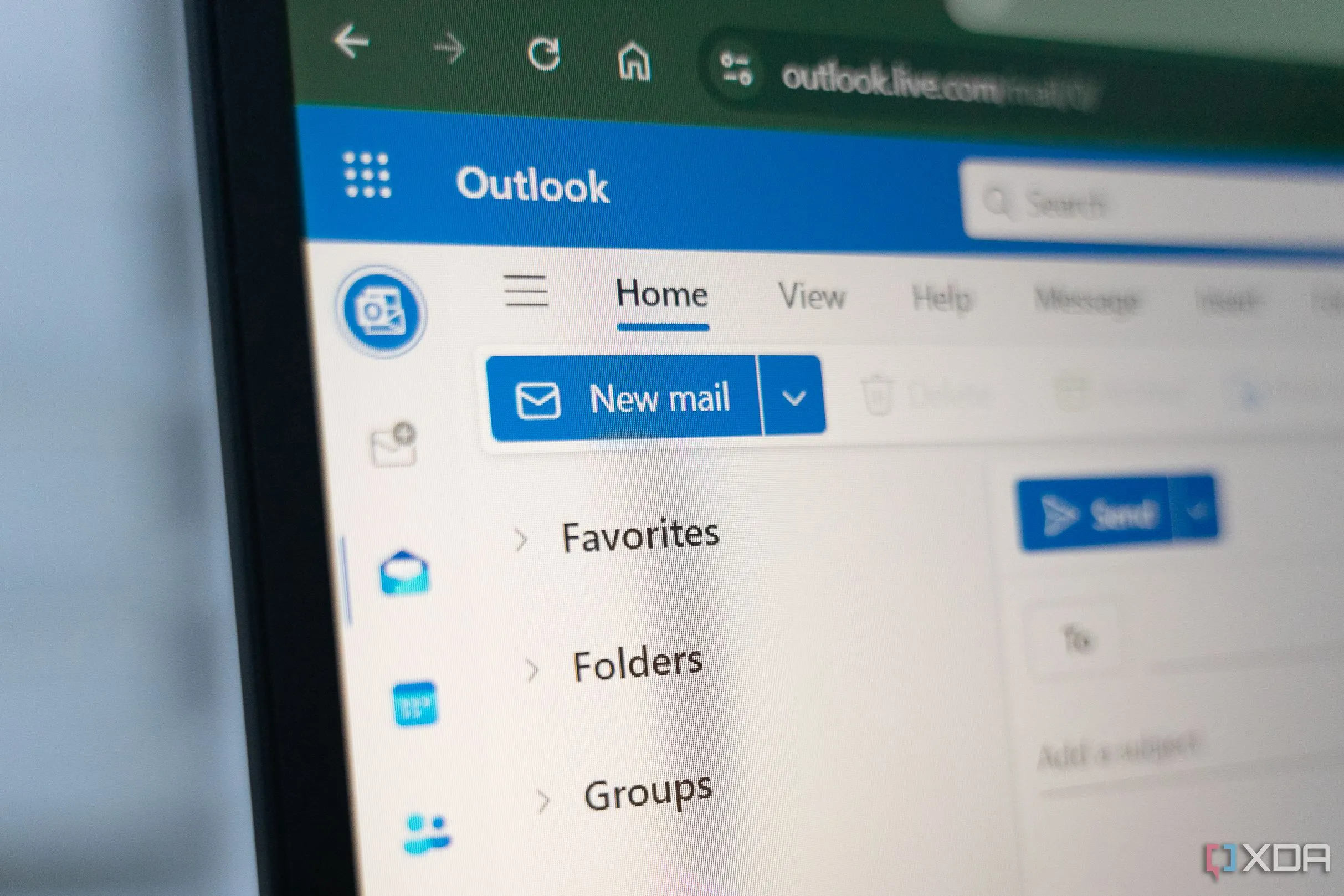 Giao diện ứng dụng Microsoft Outlook đang hoạt động