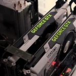 Hai card đồ họa Nvidia GTX 690 được kết nối bằng cầu SLI, minh họa cho công nghệ đa GPU