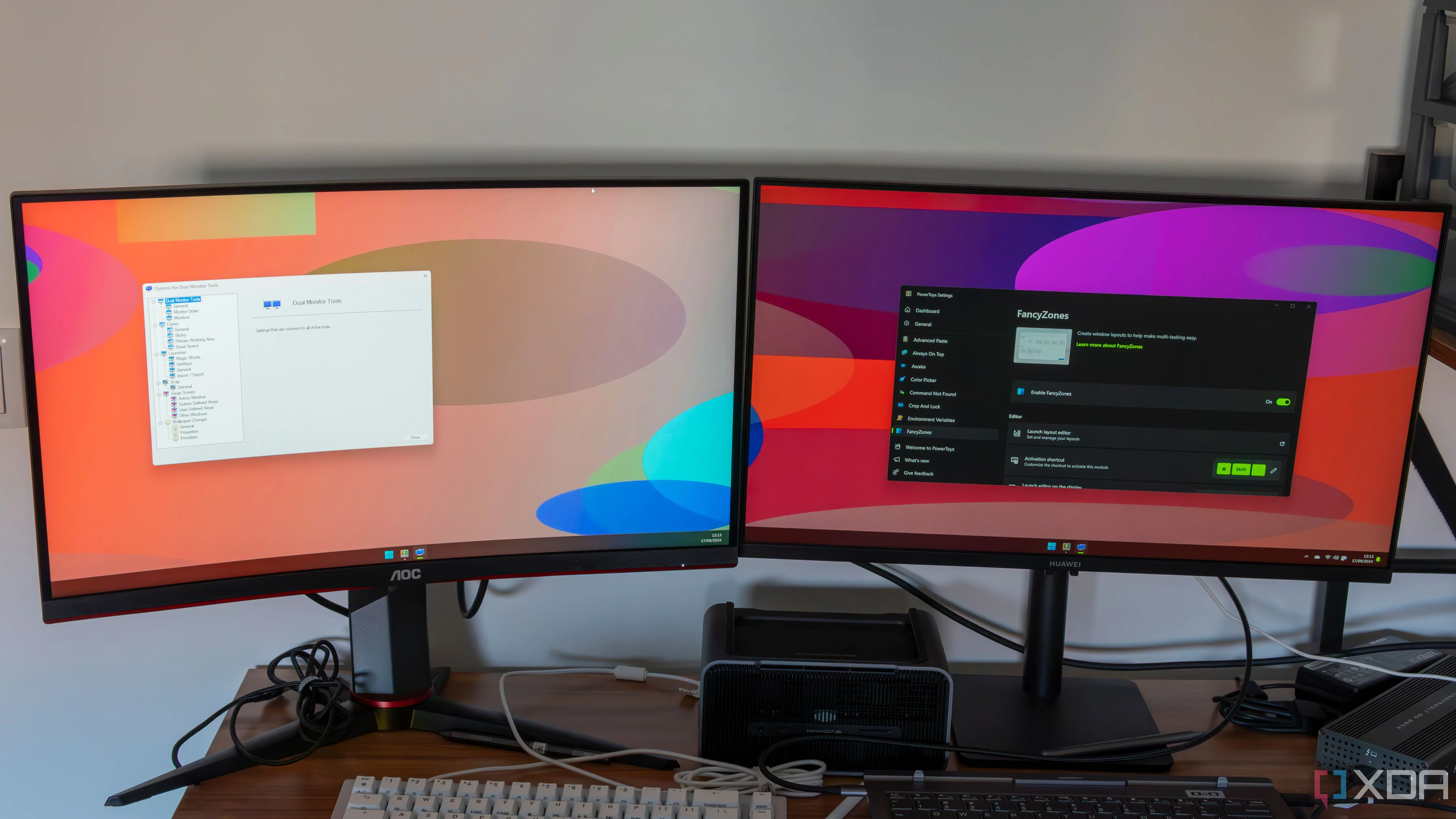Hai màn hình máy tính hiển thị các công cụ quản lý, thể hiện sự đa năng của PC không chỉ dành cho game thủ chuyên nghiệp