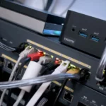 Hệ thống NAS đơn giản với router, switch mạng và ổ cứng di động kết nối