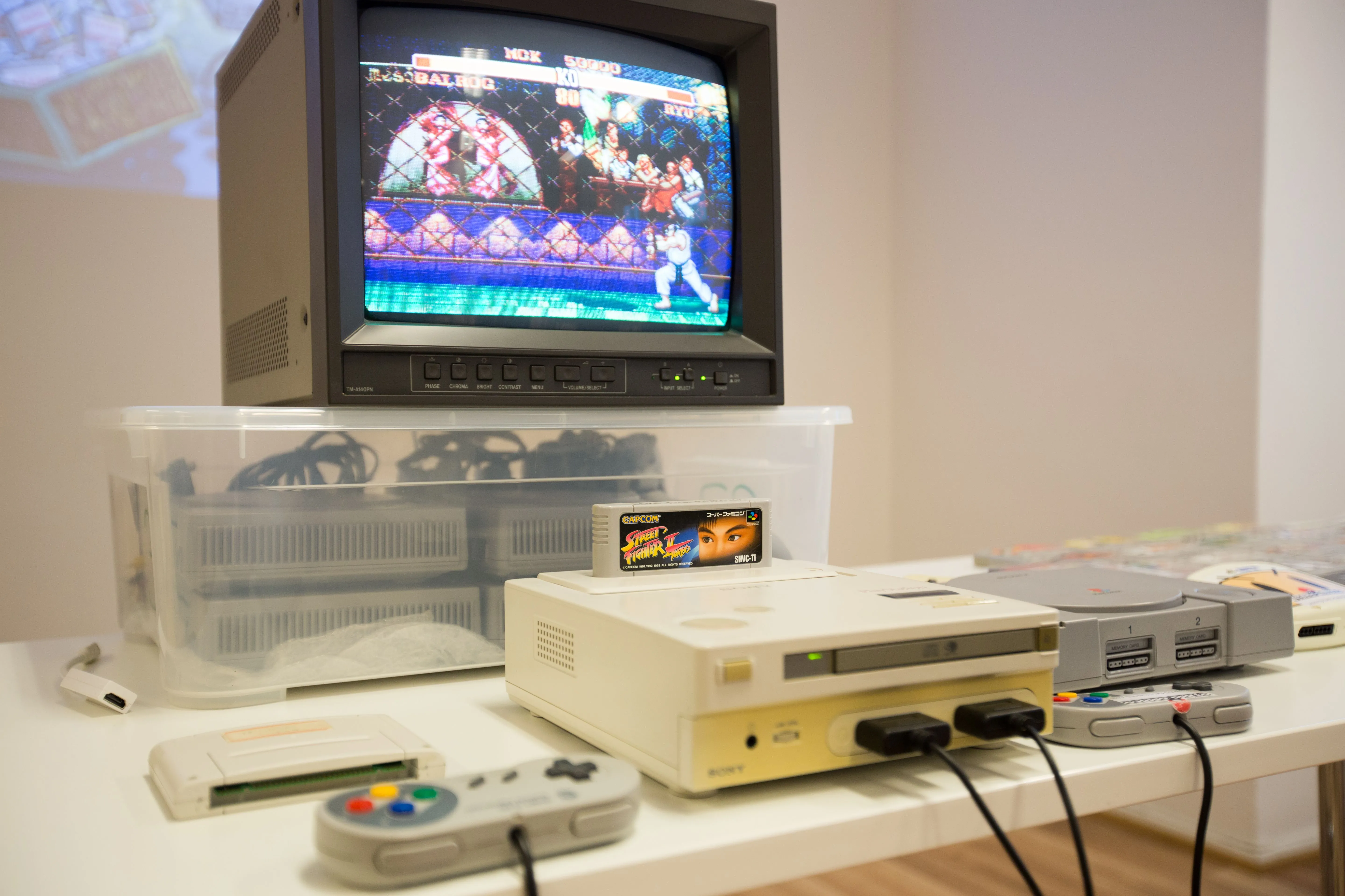 Hình ảnh cận cảnh chiếc console prototype Nintendo PlayStation, biểu tượng của sự hợp tác thất bại giữa Nintendo và Sony, một phần quan trọng của lịch sử ngành game.