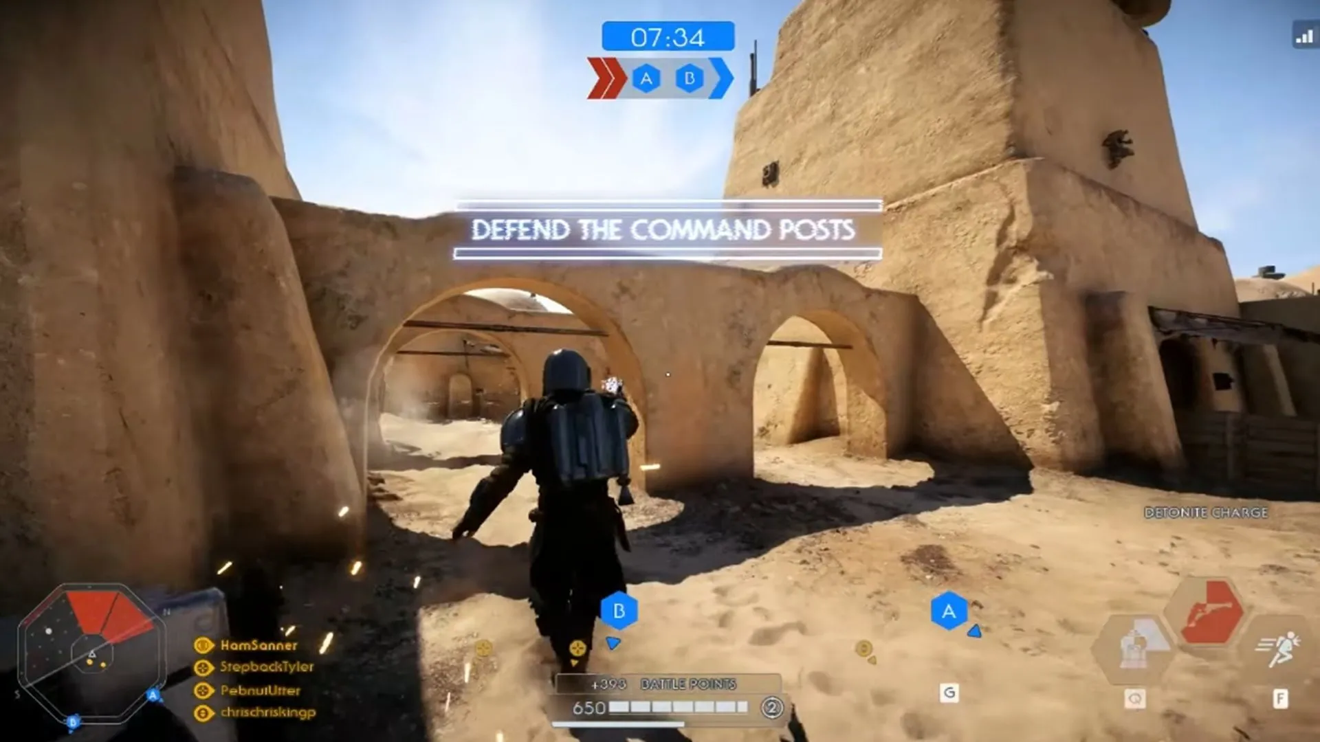 Hình ảnh lối chơi Star Wars Battlefront 2 trên PC với bản mod nhân vật Mandalorian, thể hiện sự đa dạng của cộng đồng modding.