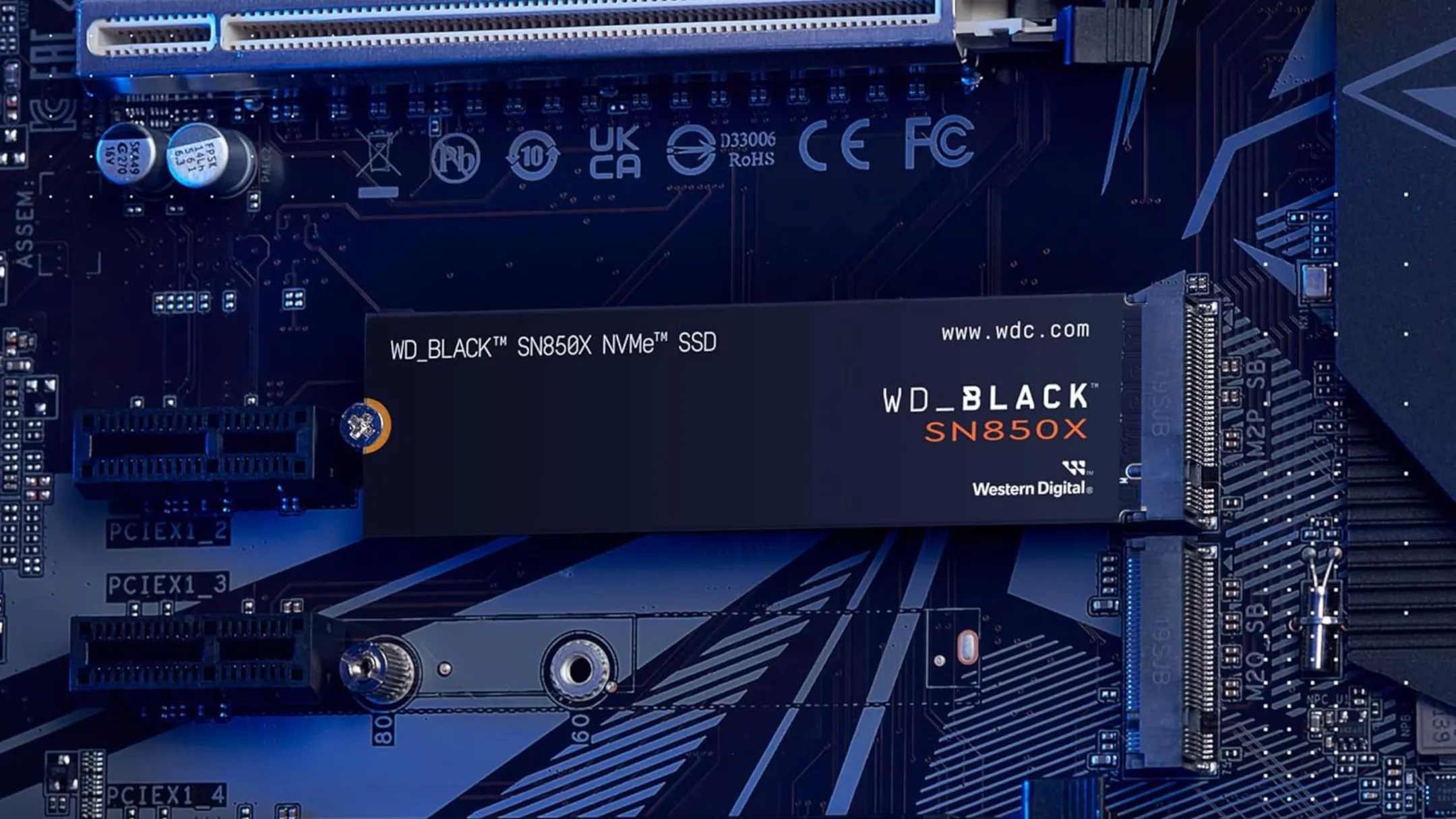 Hình ảnh SSD WD Black SN850X 8TB M.2 gắn trên bo mạch chủ PC