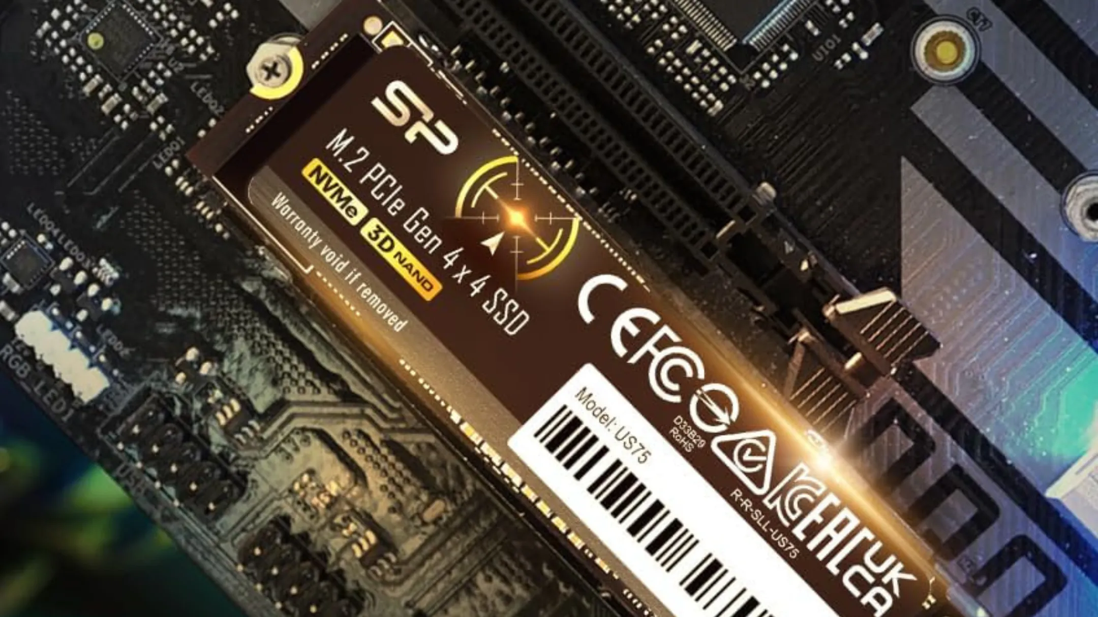 Hình ảnh thực tế SSD Silicon Power 4TB US75 được lắp đặt trên mainboard, thể hiện kích thước M.2 nhỏ gọn
