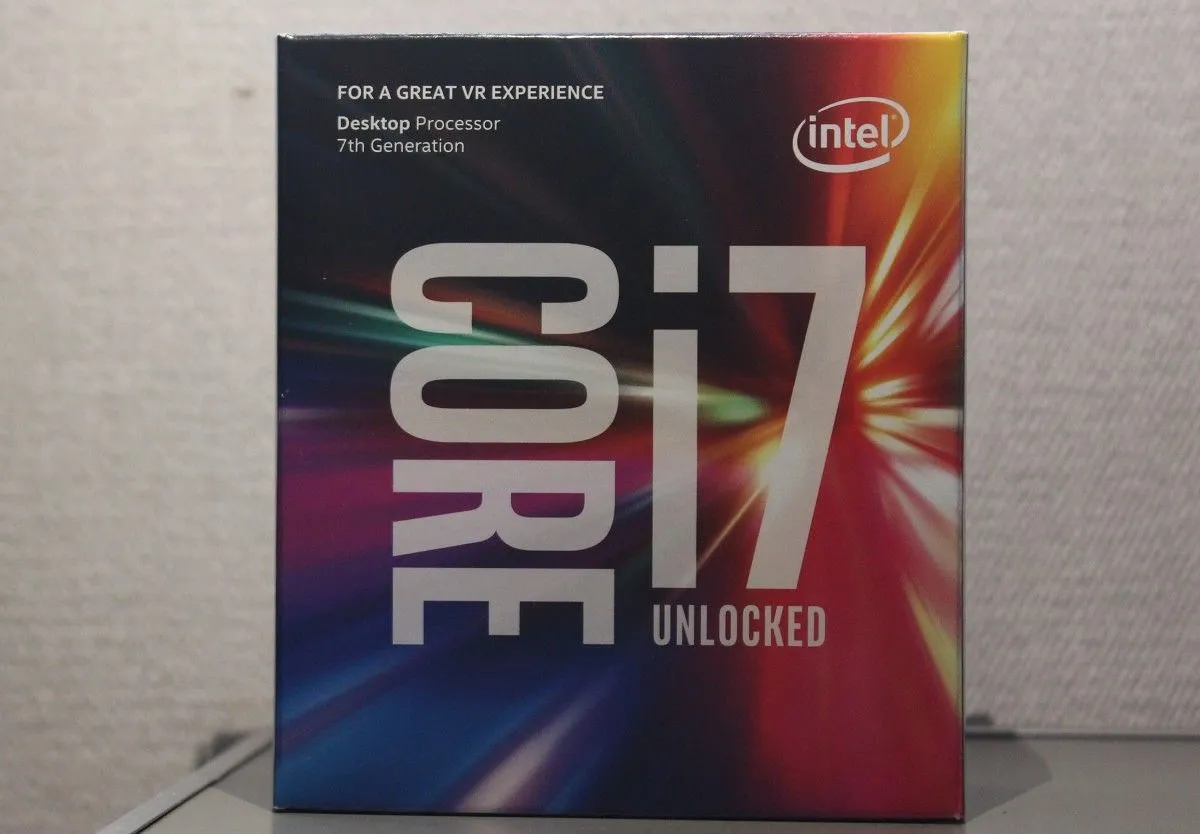 Hộp CPU Intel Core i7-7700K, một chip xử lý thế hệ 7 của Intel
