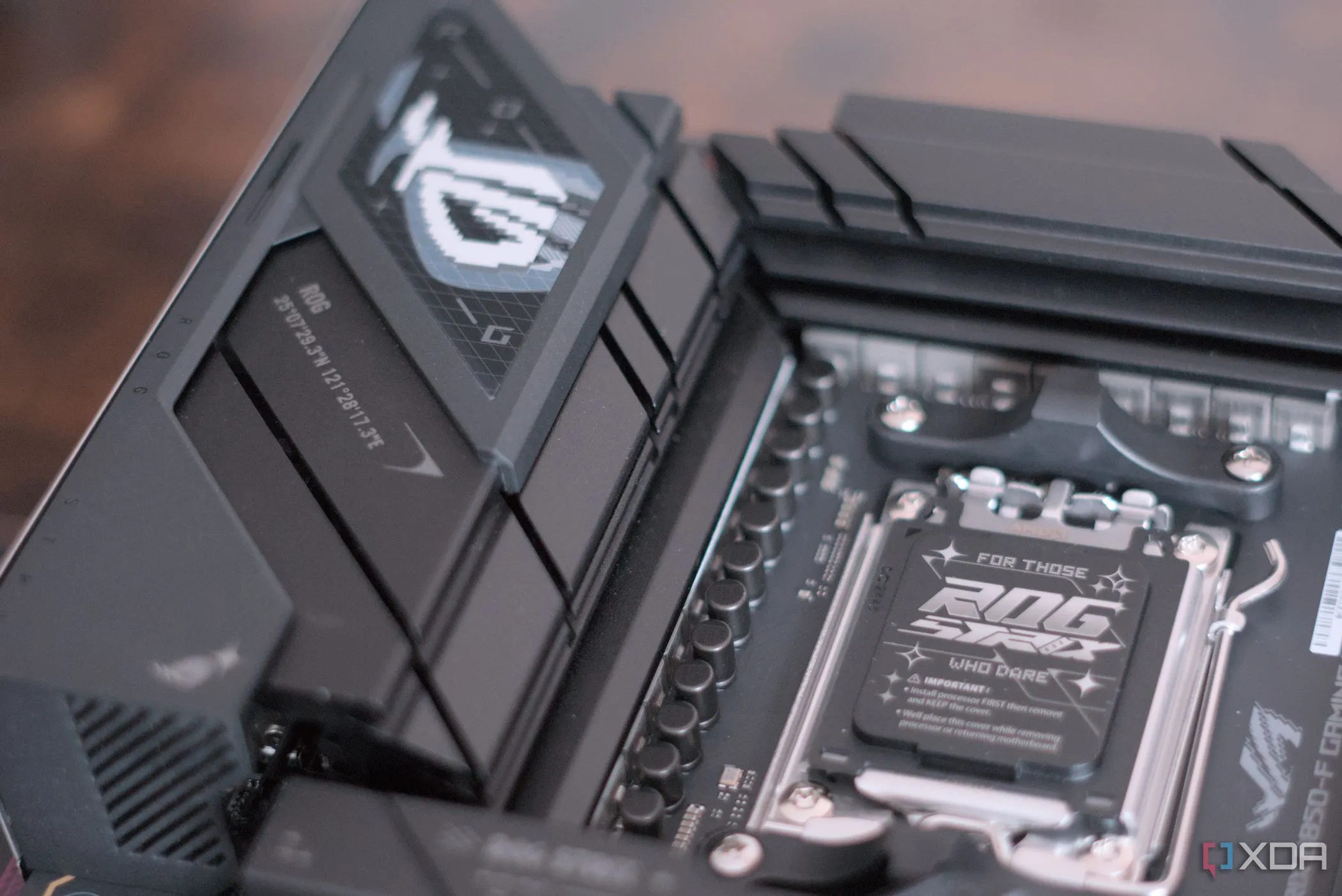 Khu vực VRM trên bo mạch chủ Asus ROG Strix B850-F Gaming WiFi cho ép xung