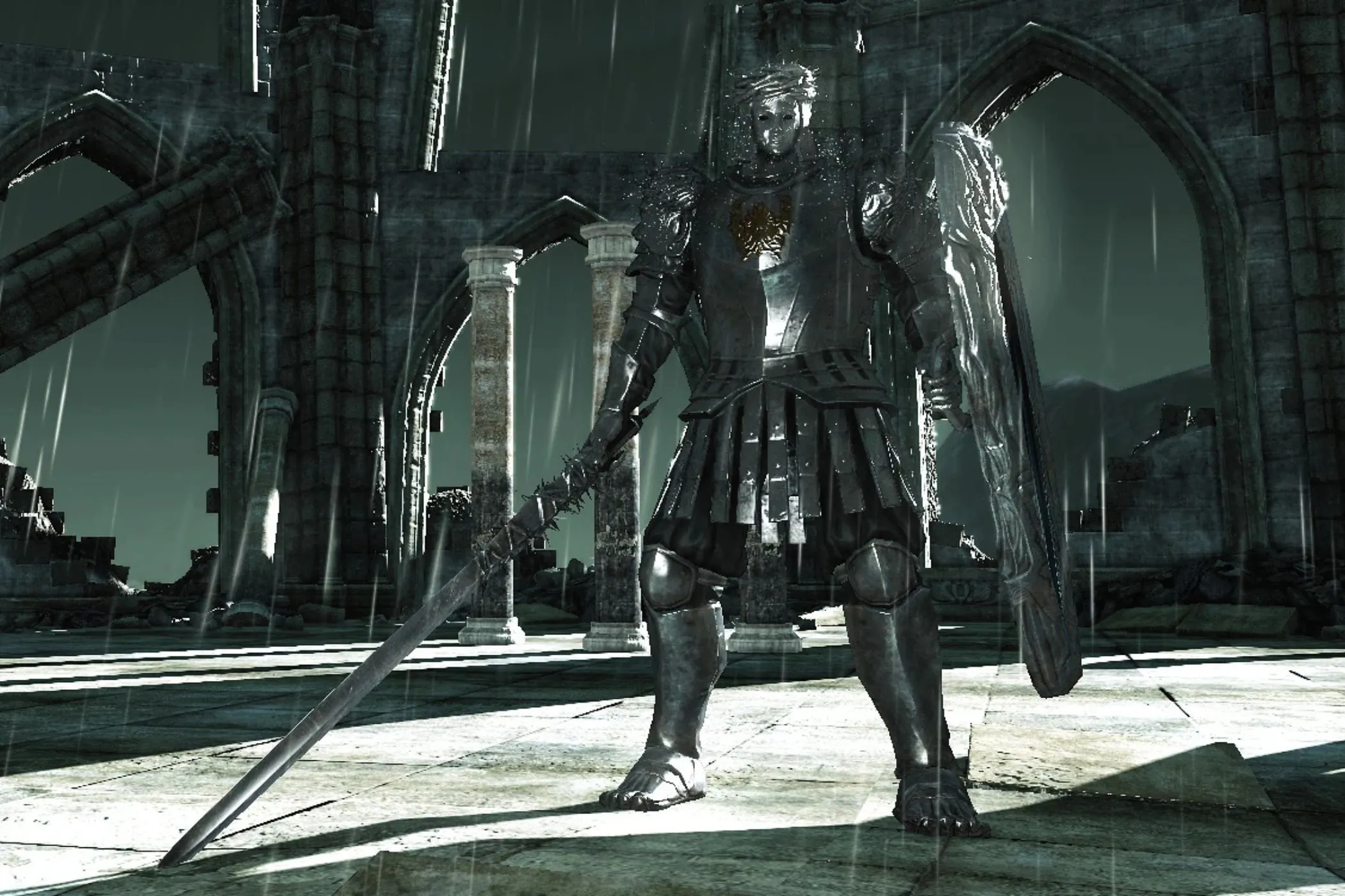 Kị Sĩ Gương đứng trên mái lâu đài giữa trời mưa trong Dark Souls 2