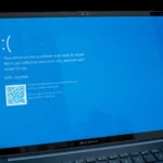 Laptop chạy Windows 11 hiển thị màn hình xanh chết chóc (BSOD) do lỗi cập nhật