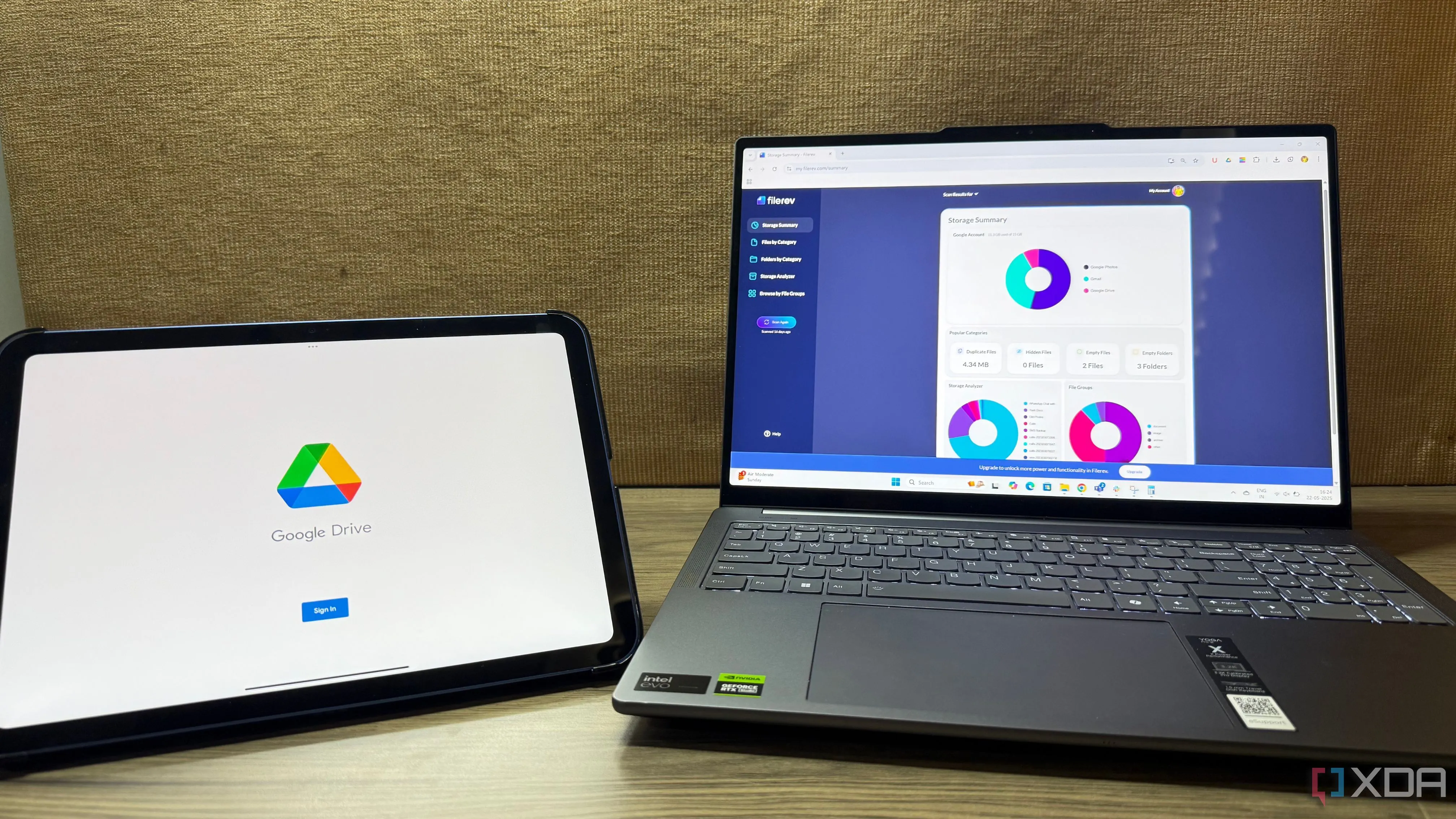 Laptop và iPad hiển thị Google Drive cùng một công cụ sắp xếp dữ liệu