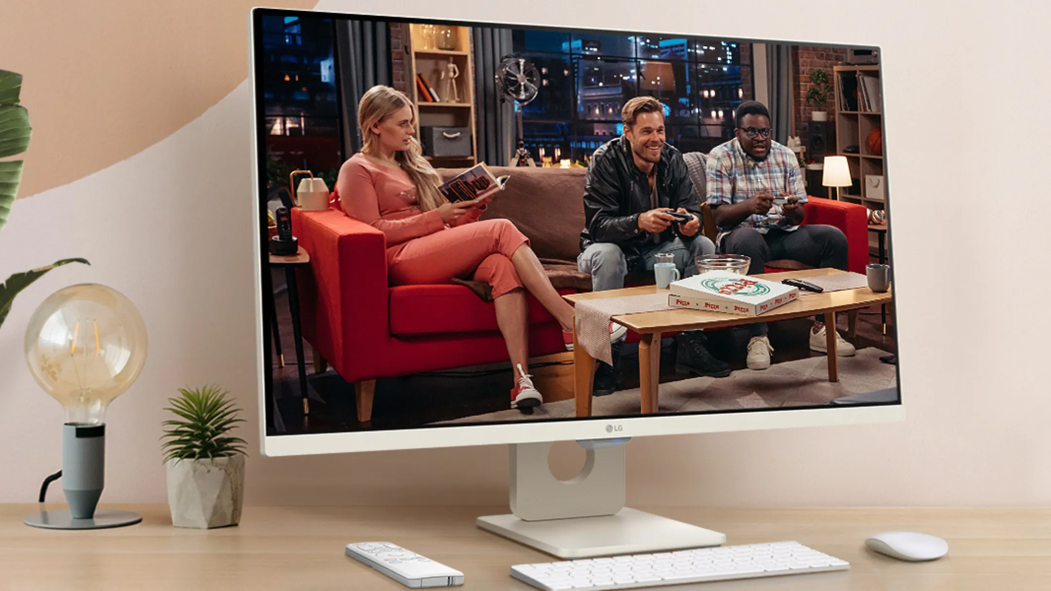 LG MyView Smart Monitor 27 inch trên bàn làm việc, minh họa khả năng đa nhiệm