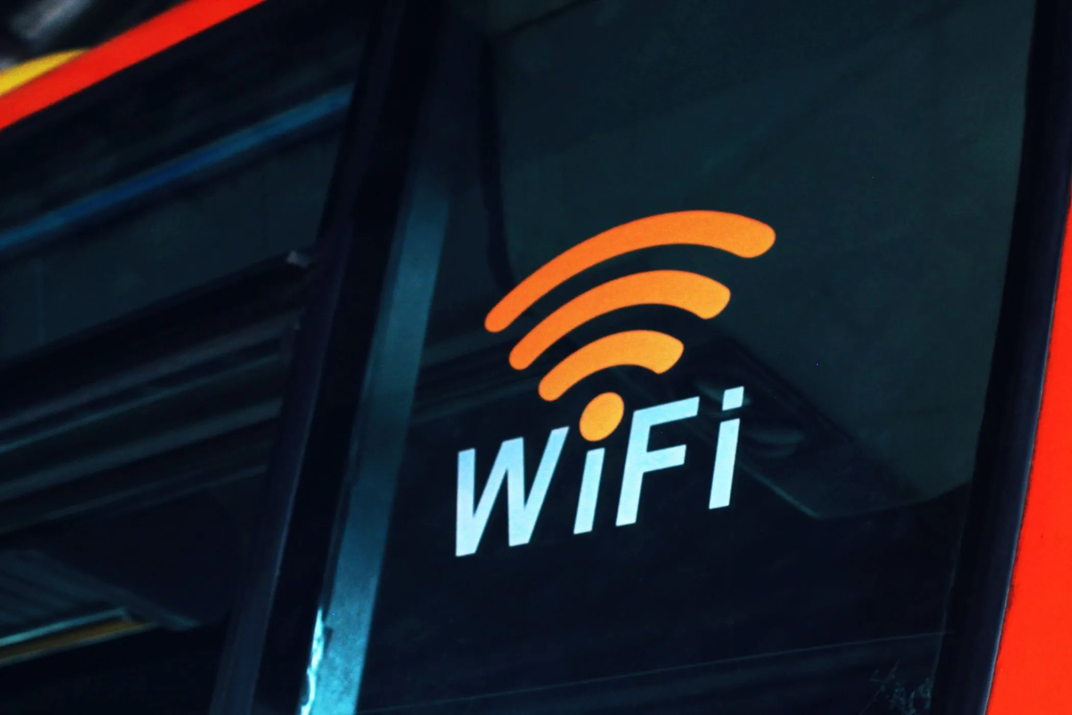 Logo Wi-Fi 7 nổi bật, biểu tượng cho công nghệ mạng không dây thế hệ mới.