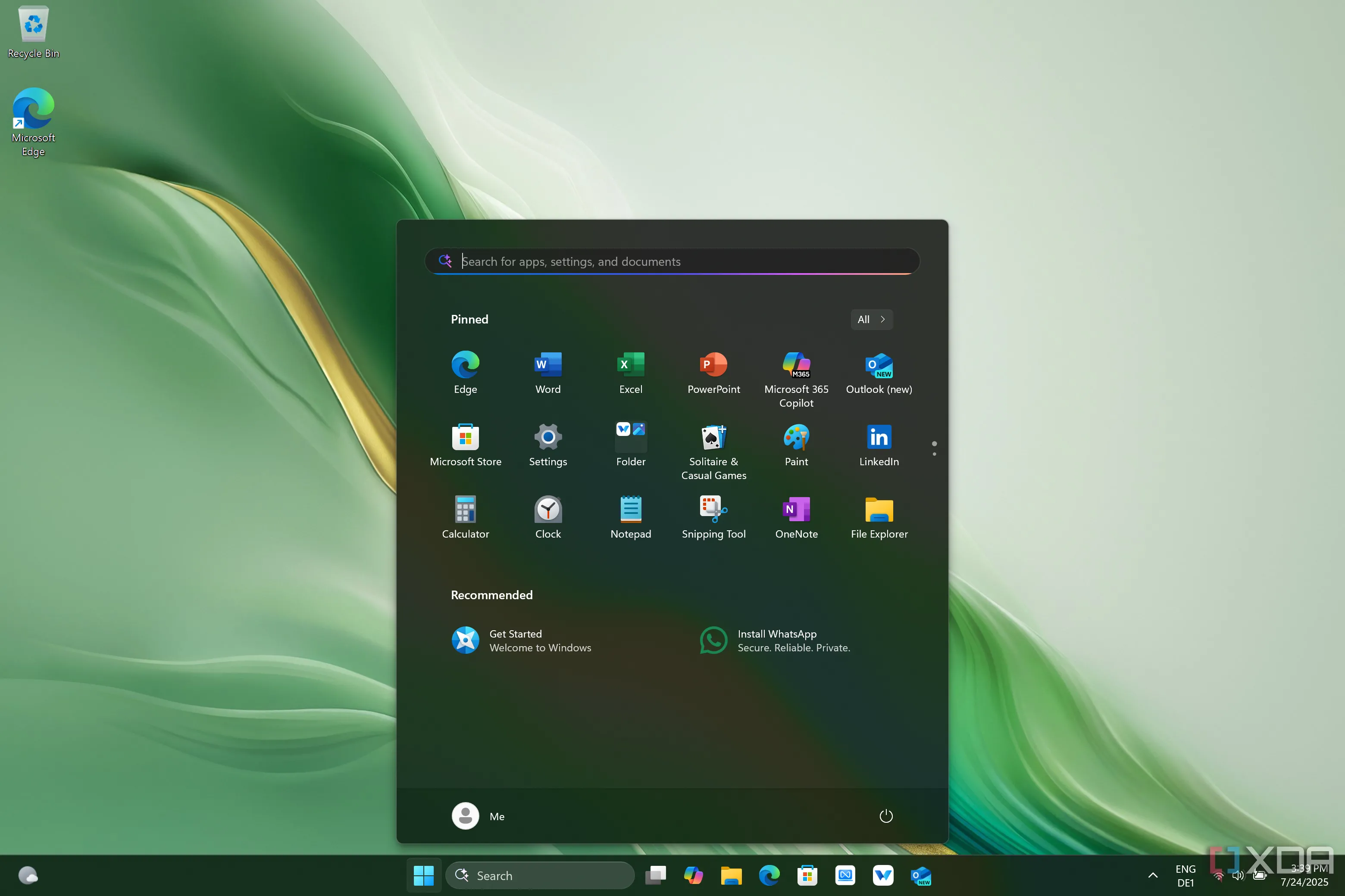 Màn hình desktop Windows 11 của tài khoản mới được tạo với thiết lập vùng EU