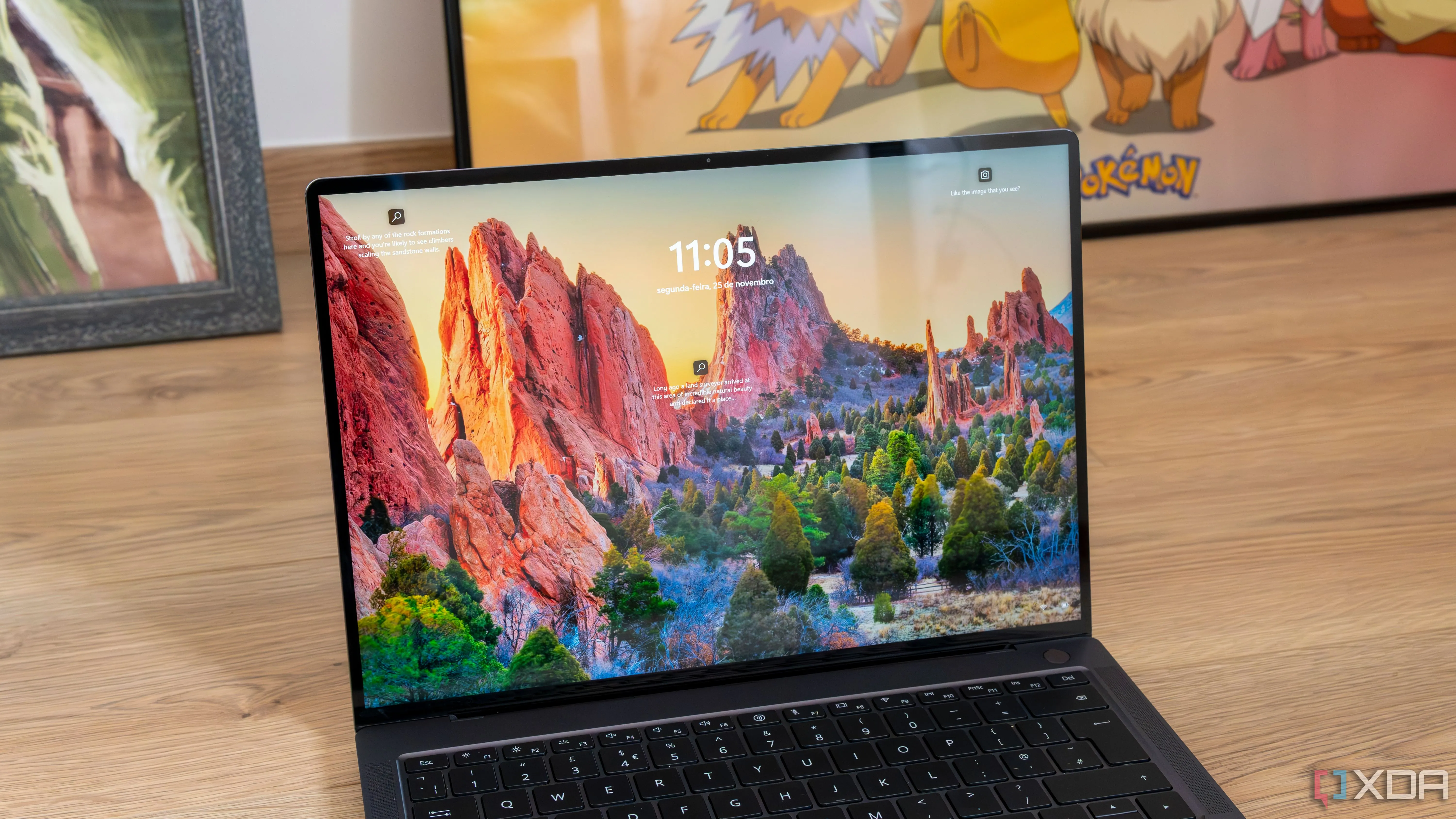 Màn hình khóa Windows 11 trên laptop, biểu trưng cho việc giảm thời gian nhìn màn hình khi sử dụng tiện ích đọc.