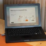 Màn hình khởi động ChromeOS Flex trên MacBook, minh họa giao diện đơn giản của hệ điều hành nhẹ dành cho laptop cũ.