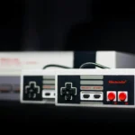 Máy chơi game Nintendo Entertainment System (NES) thế hệ đầu tiên