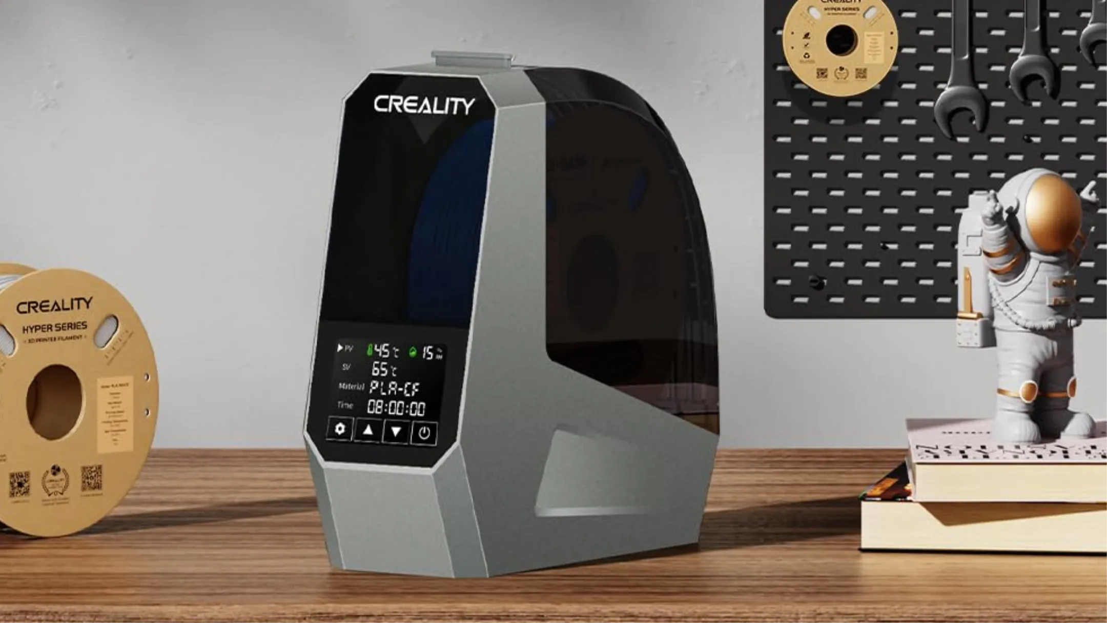 Máy sấy filament Creality Space Pi đang hoạt động, hiển thị sợi nhựa bên trong và cơ chế sấy khô đồng đều đảm bảo chất lượng in 3D