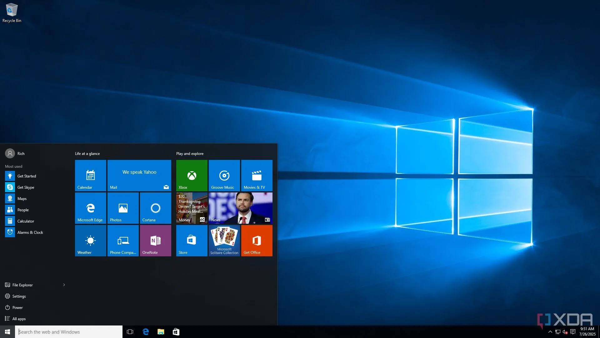 Máy tính để bàn Windows 10 với giao diện quen thuộc sau nâng cấp miễn phí