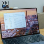 Máy tính xách tay hiển thị giao diện Windows 11, minh họa cho việc khắc phục lỗi hệ thống tự động