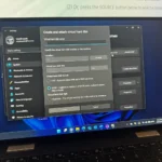 Máy tính xách tay Windows 11, biểu tượng cho việc cập nhật hệ điều hành lên 24H2 để tăng cường bảo mật và hỗ trợ VBS Enclaves