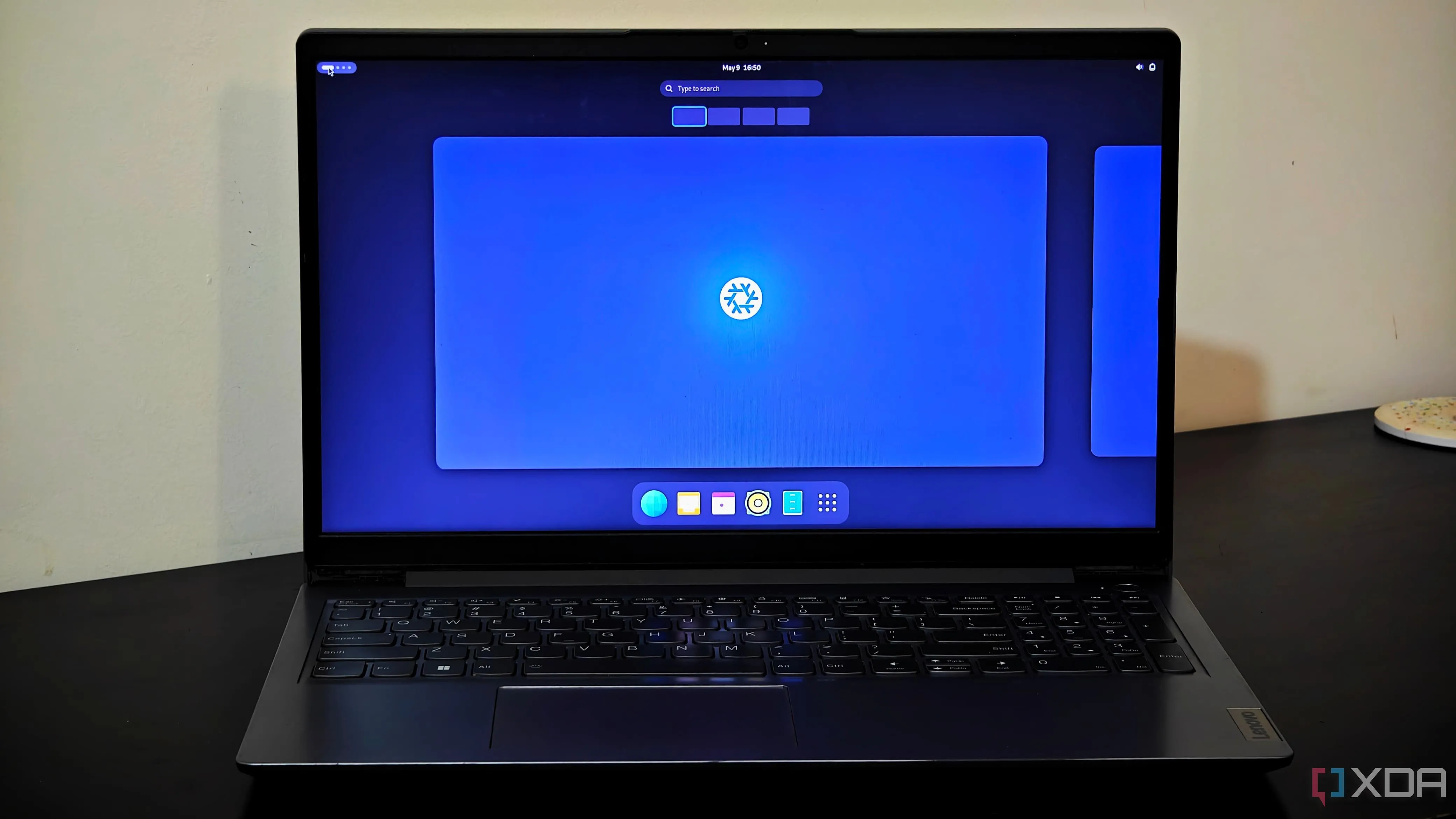 Máy tính xách tay Windows chạy hệ điều hành NixOS