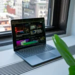 Microsoft Surface Laptop 5G với thiết kế mỏng nhẹ và màn hình hiển thị sống động