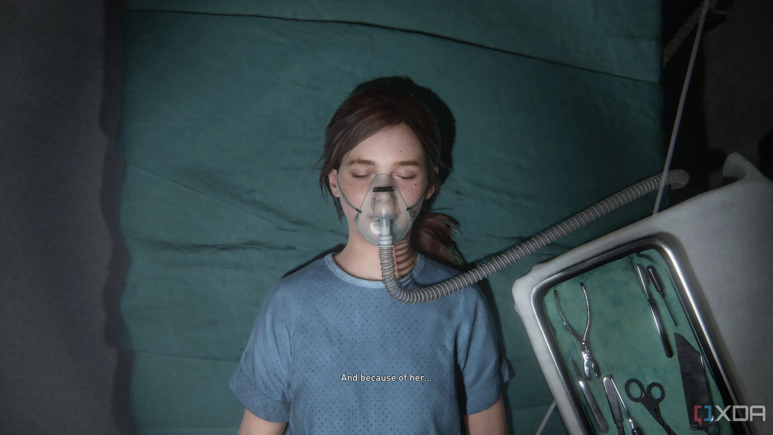 Một cảnh chụp từ game The Last of Us Part II Remastered trên PC, mô tả Ellie trẻ tuổi đang bị gây mê trên bàn mổ, gợi nhắc về sự hy sinh lớn lao.