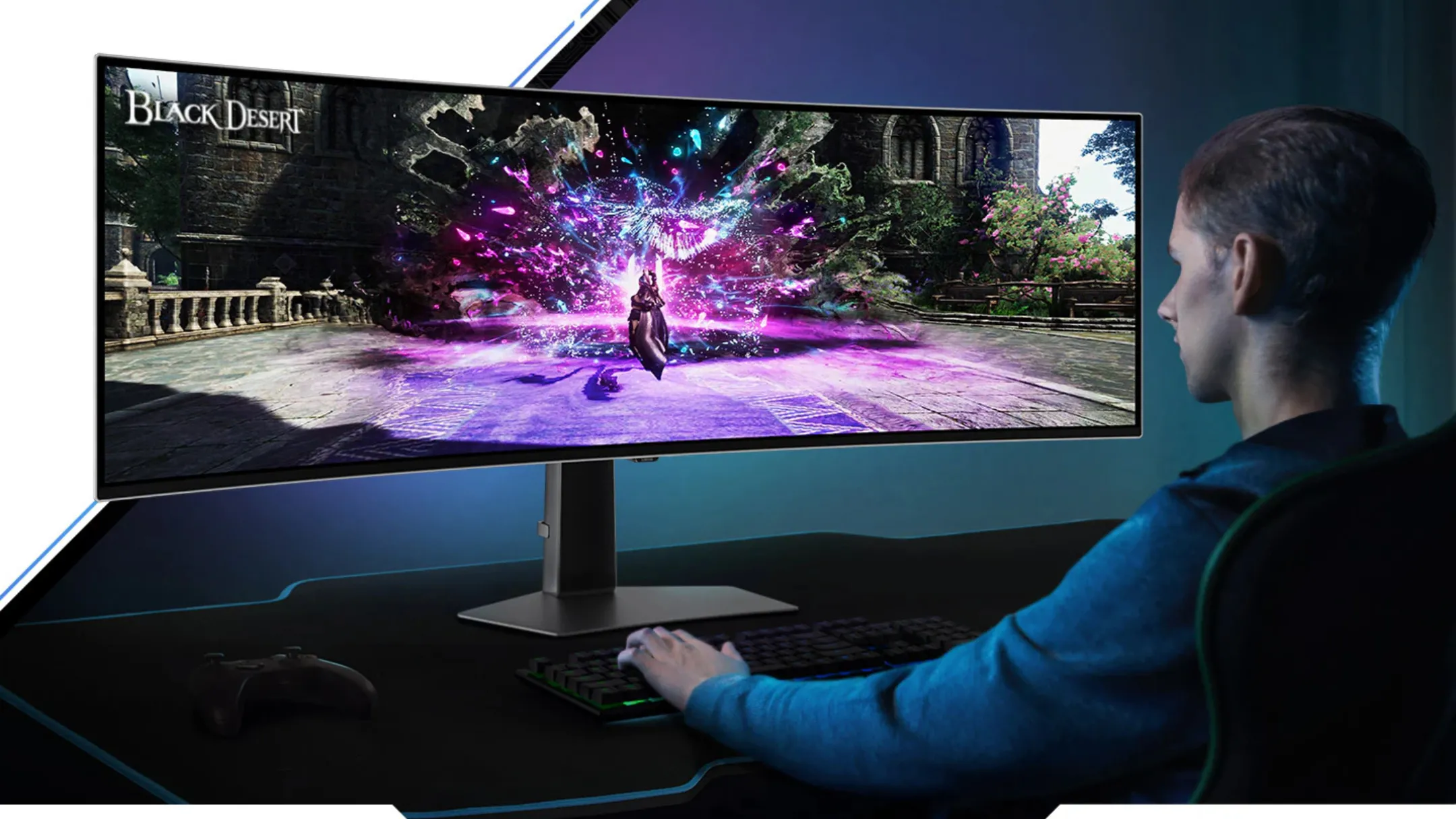 Người dùng đang trải nghiệm màn hình Samsung Odyssey QD-OLED 49 inch cong