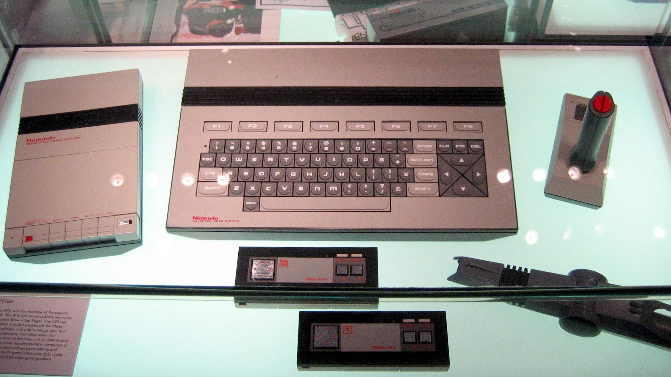 Nguyên mẫu Nintendo Advanced Video System (AVS), tiền thân của NES, nơi D-pad được tích hợp.