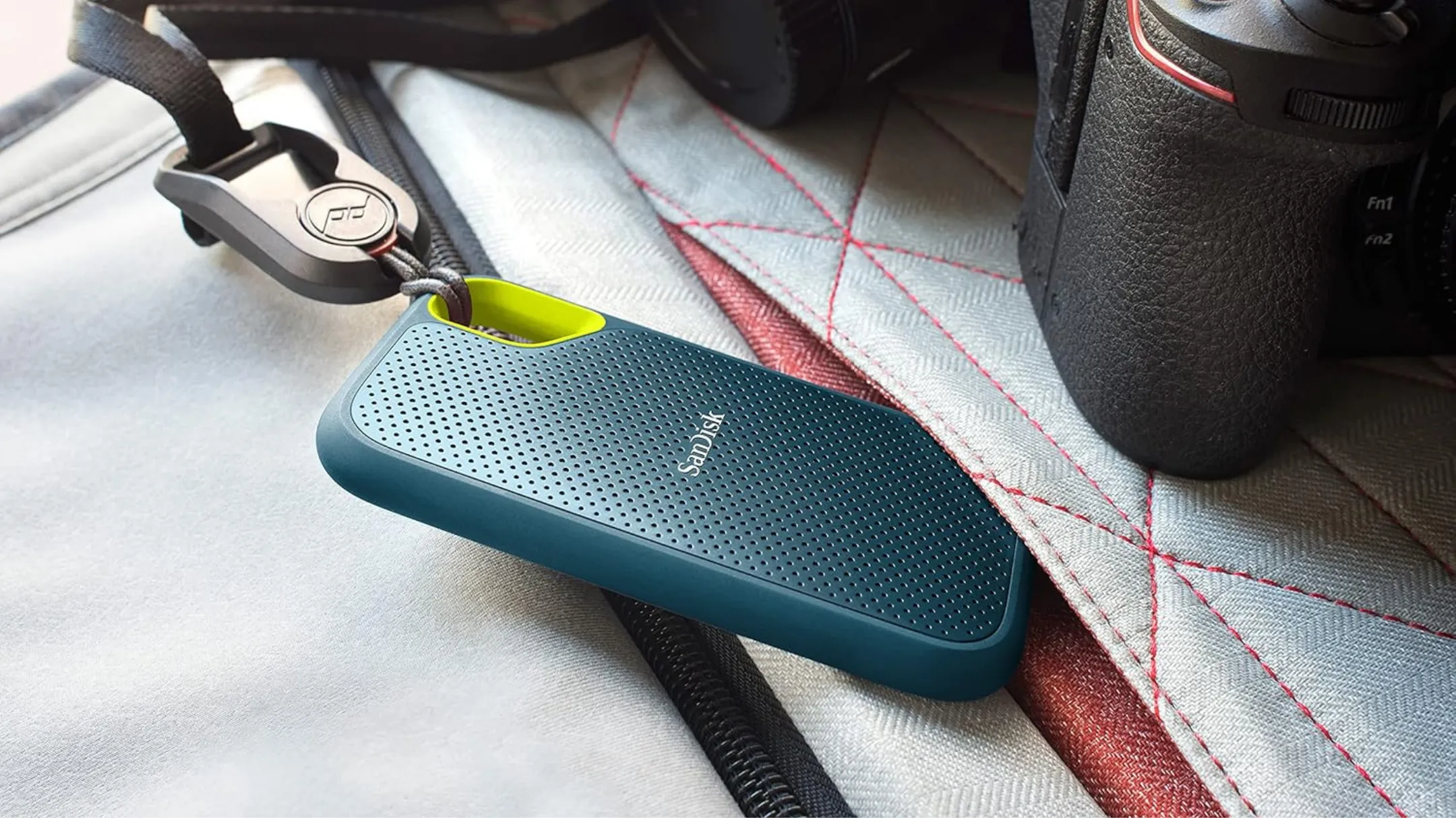 Ổ cứng SanDisk 4TB Extreme Portable SSD nhỏ gọn, tiện lợi mang theo