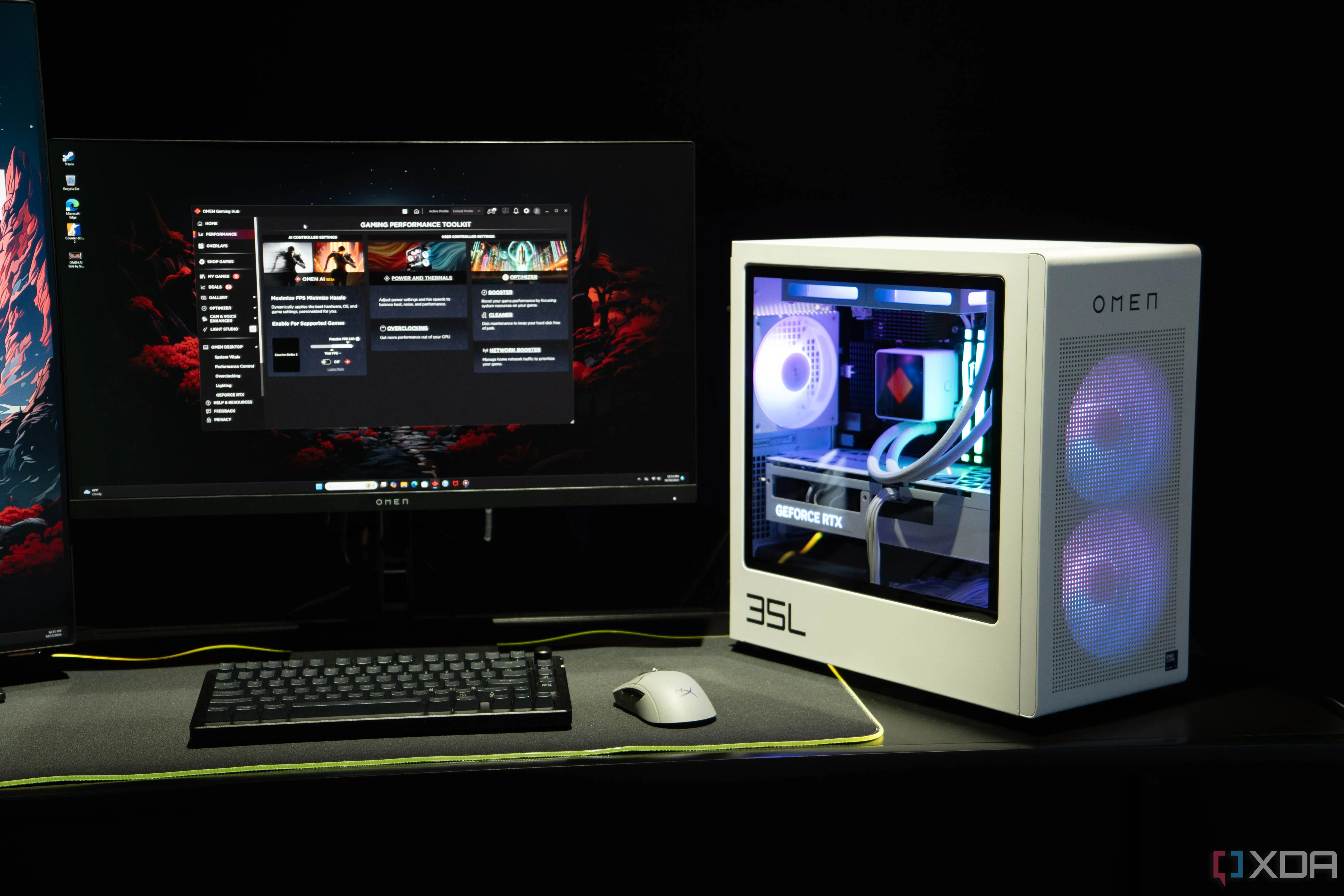 PC gaming HP Omen 35L-1 với đèn RGB, biểu tượng cho cấu hình chơi game mạnh mẽ và hiện đại