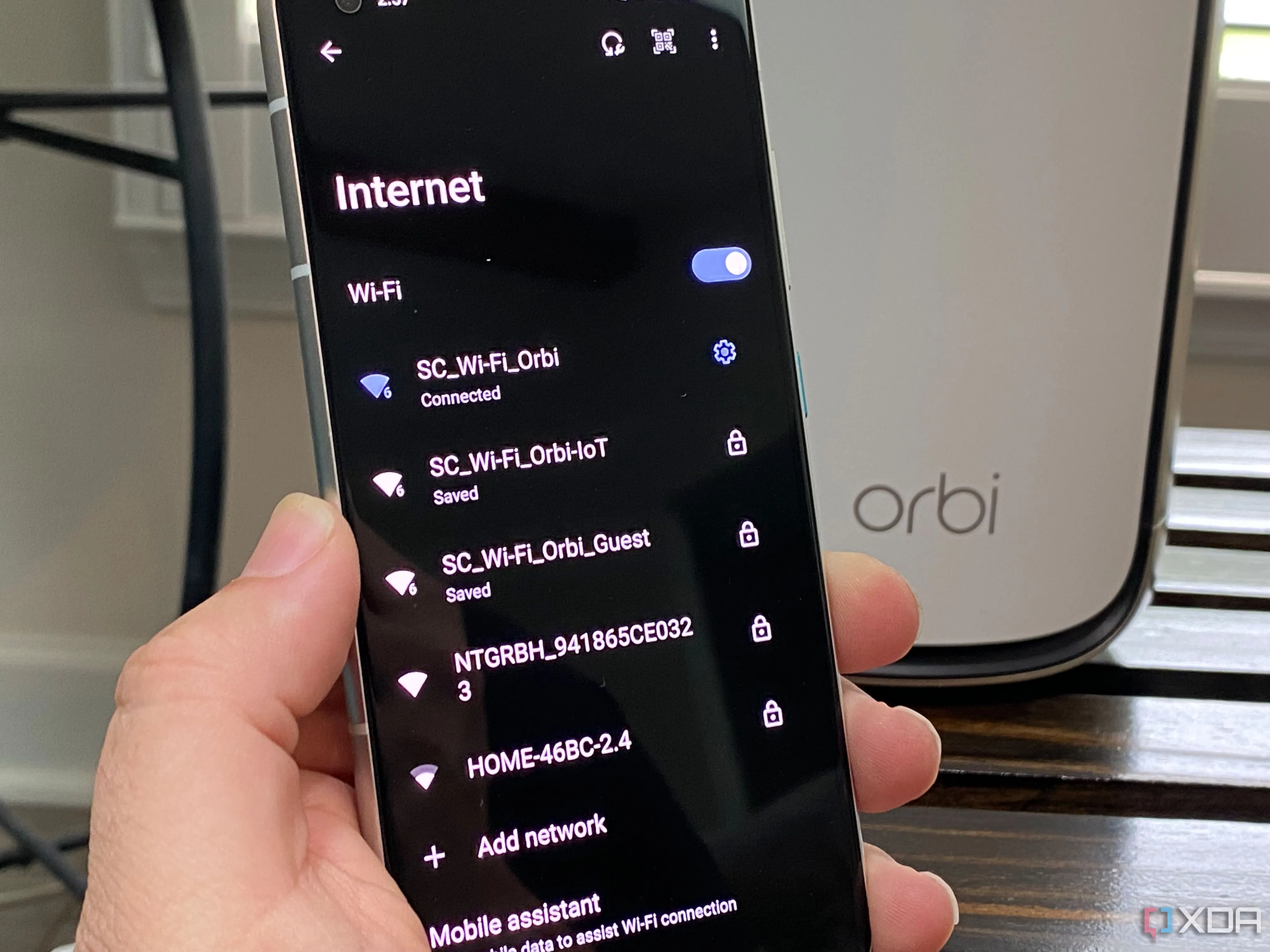 Router Netgear hiển thị mạng IoT, Khách và WiFi tiêu chuẩn trên điện thoại Android