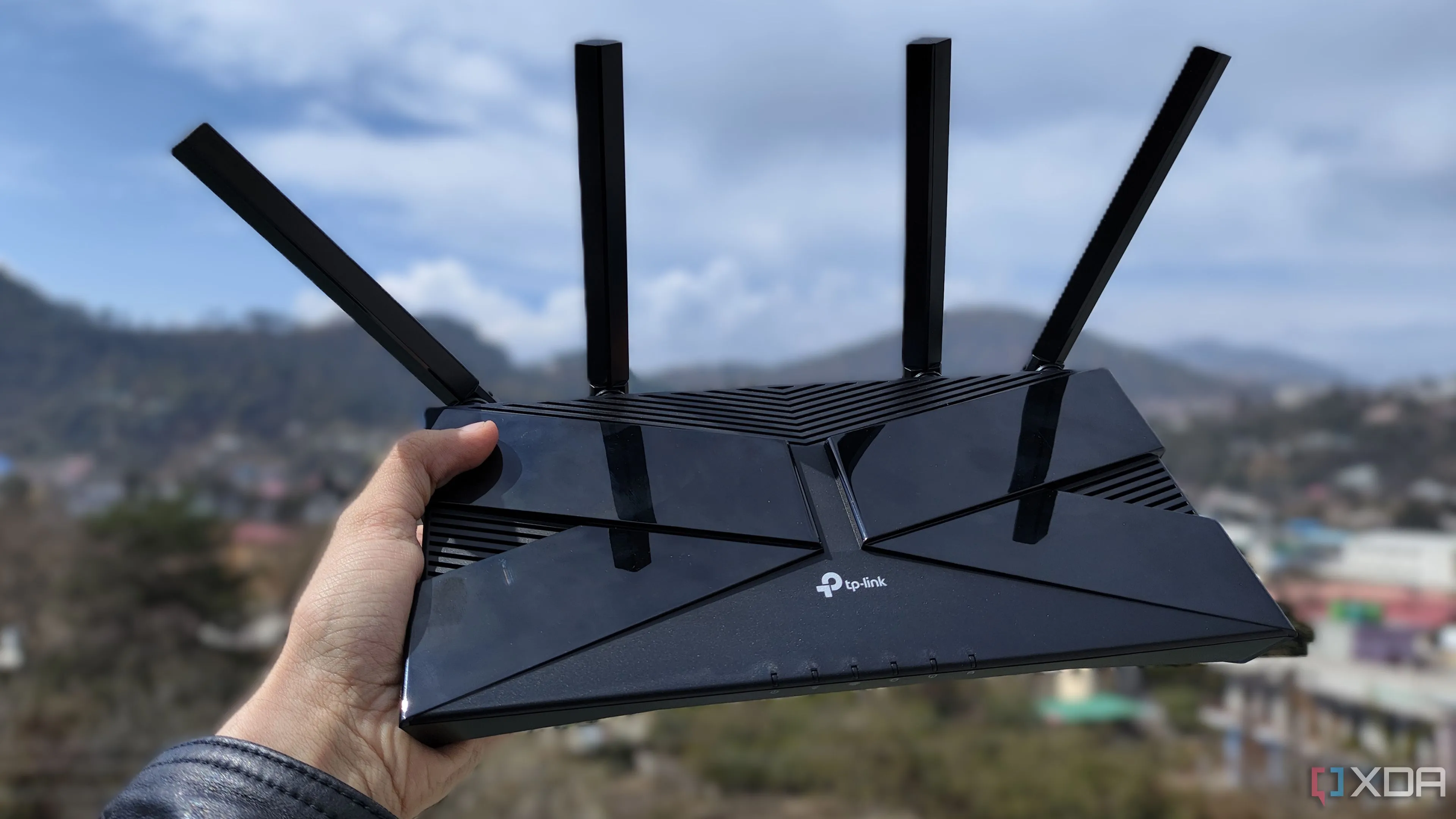 Router TP-Link minh họa việc phân đoạn mạng VLAN trong home lab