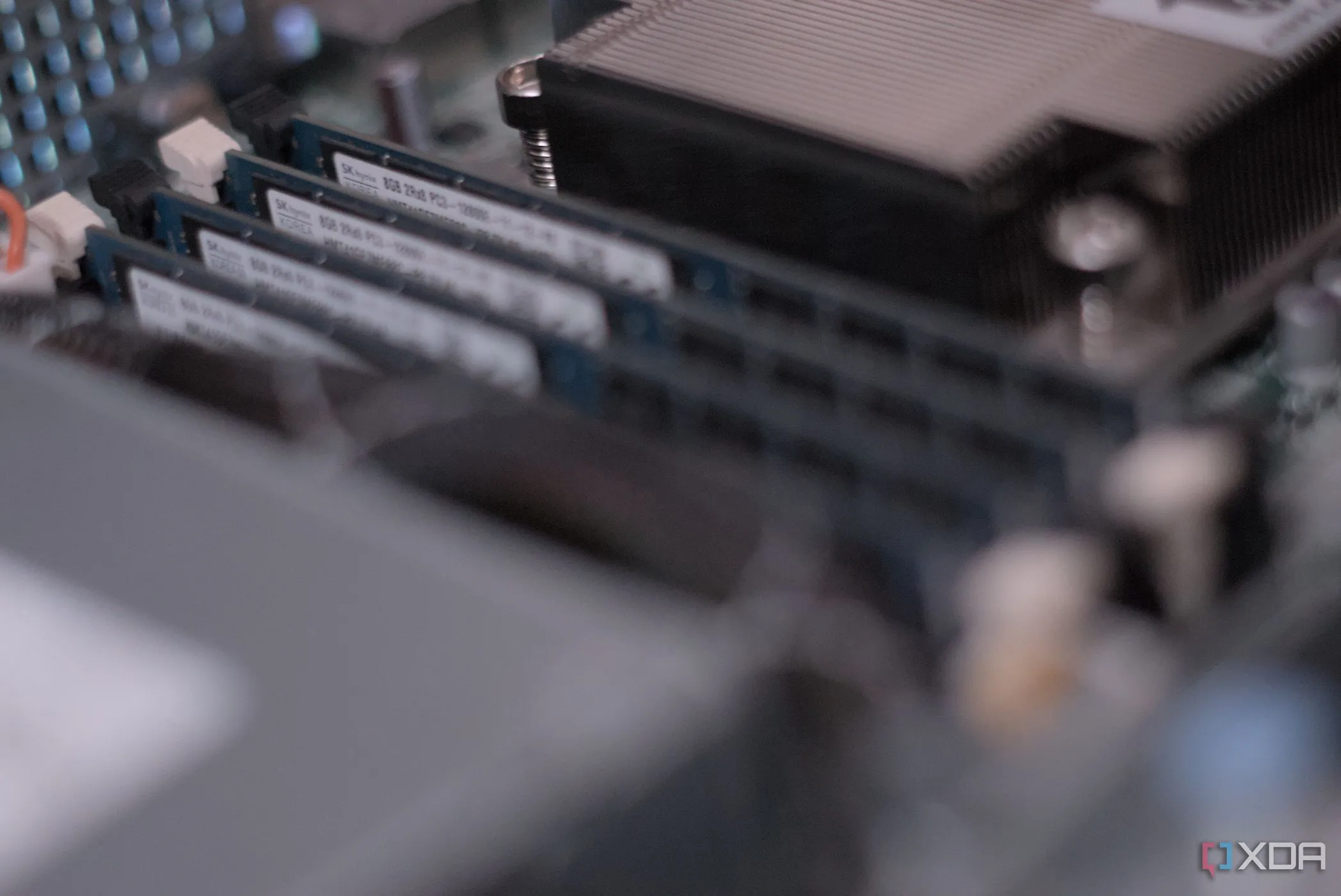 Thanh RAM trong máy chủ Dell PowerEdge R210 II, minh họa hiệu năng cao của bộ nhớ tương lai