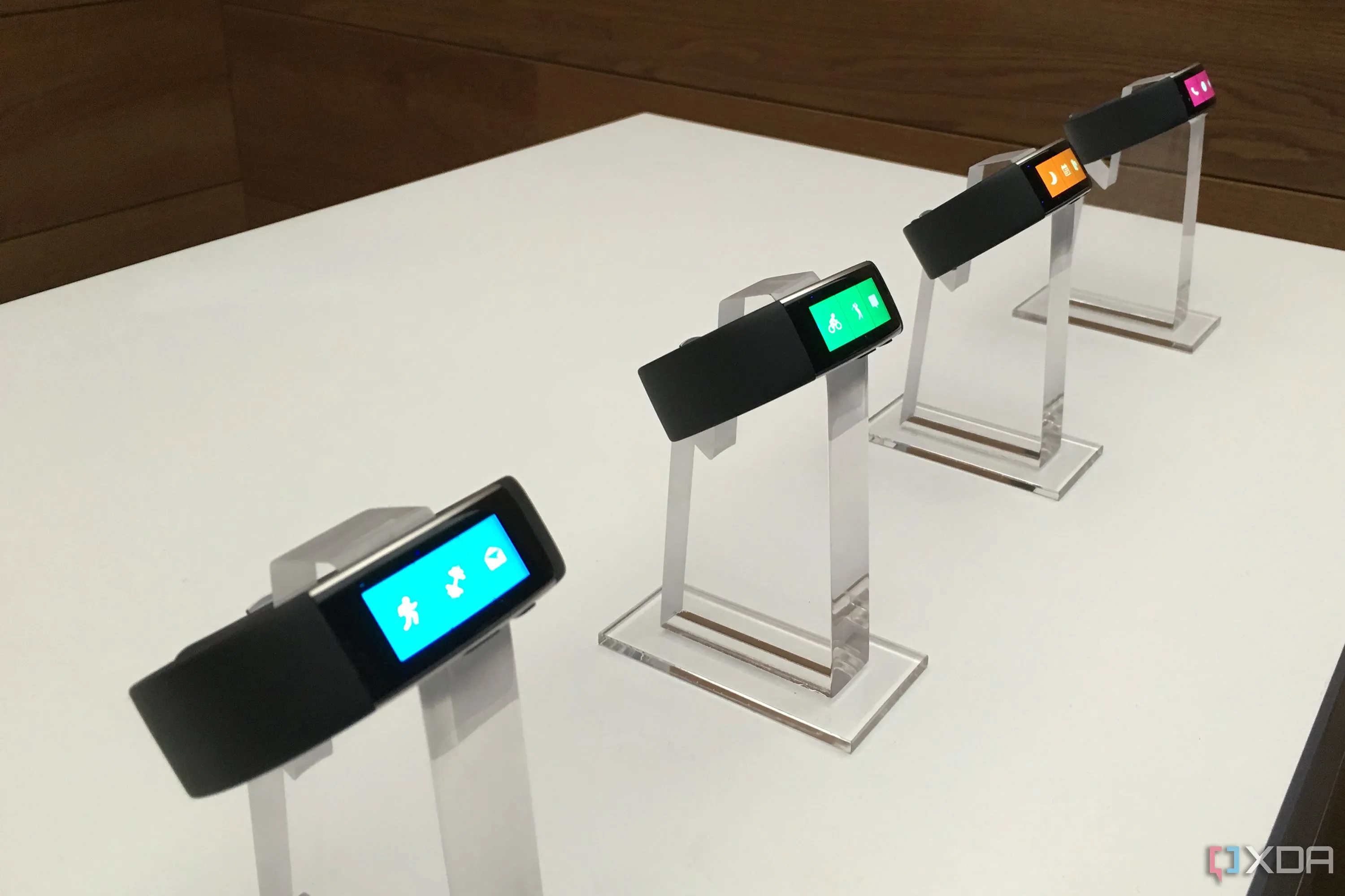 Thiết bị đeo tay Microsoft Band 2, một phần của hệ sinh thái phần cứng Microsoft