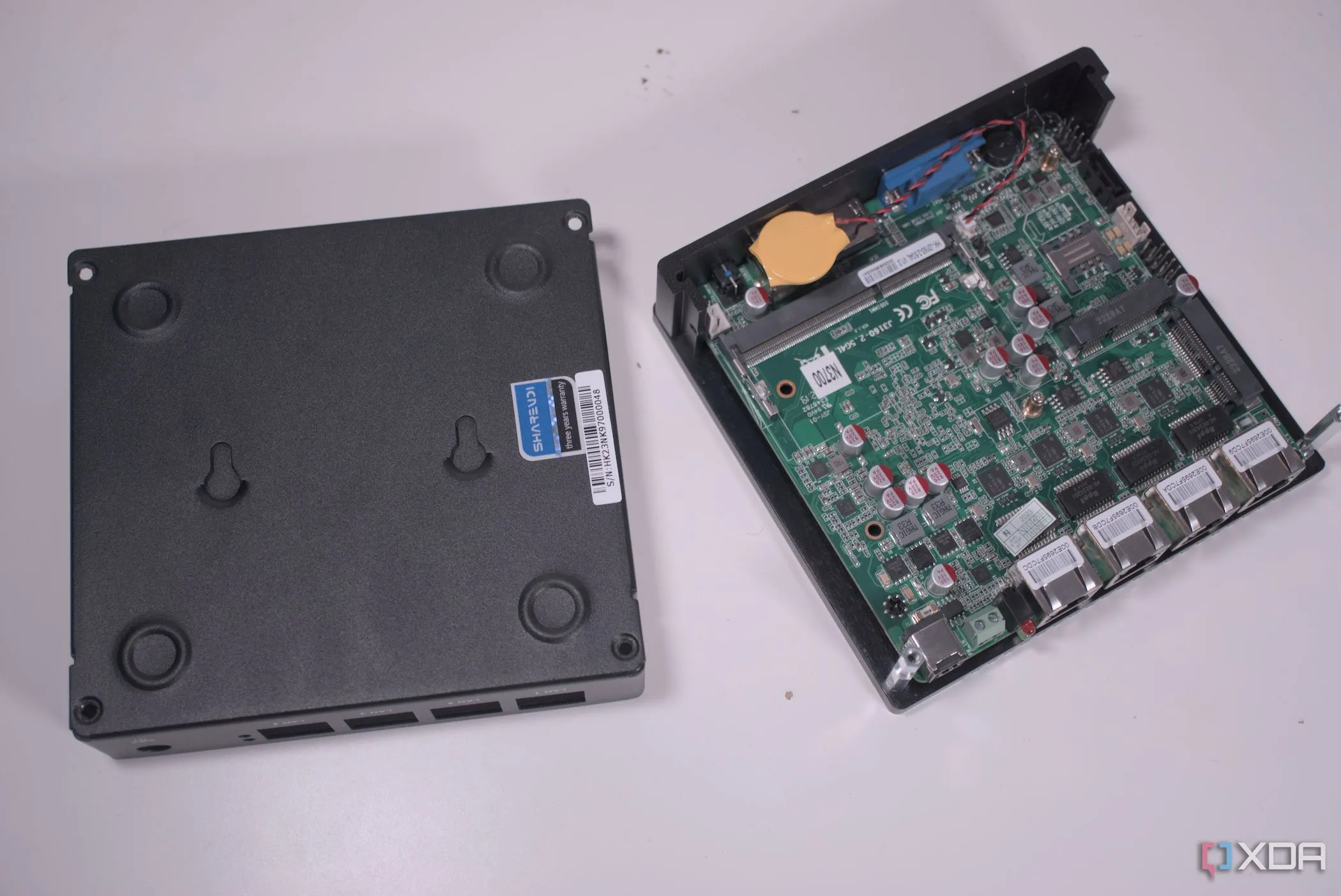 Thiết bị router barebones Sharevdi F12, một trong những lựa chọn phần cứng tự dựng cho firewall